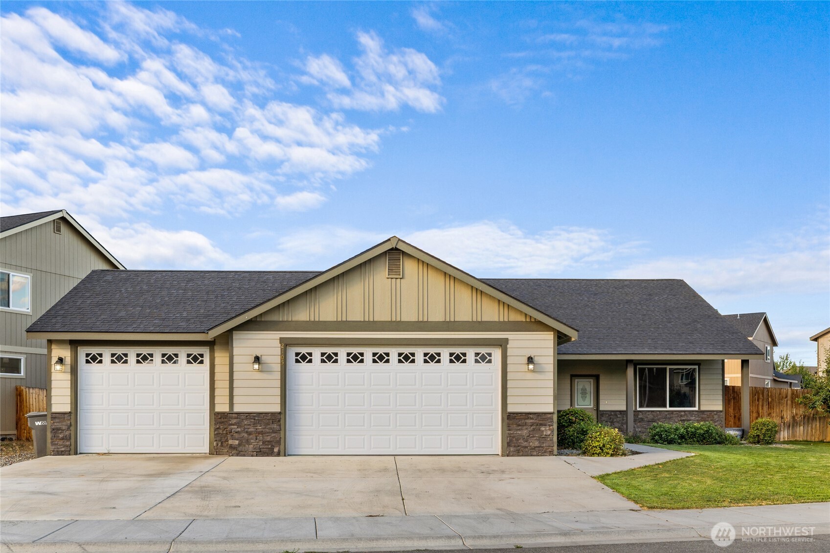 2105 W Sunnyview Property Photo 1