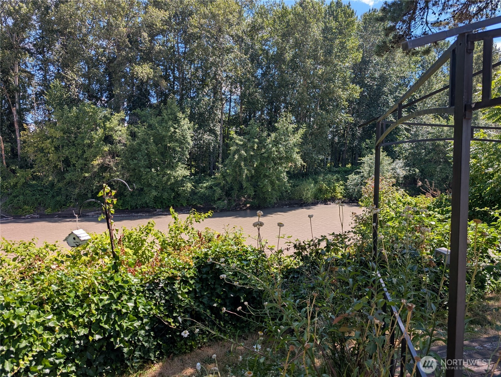 607 5th Street Property Photo 4