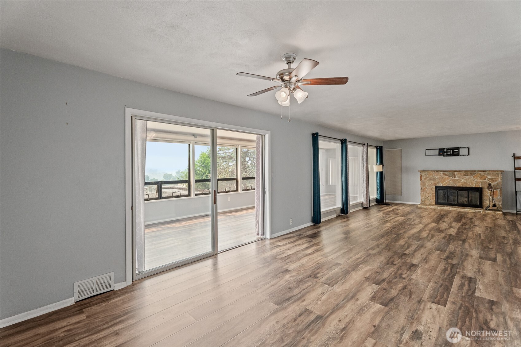 1210 N Ashland Avenue Property Photo 6