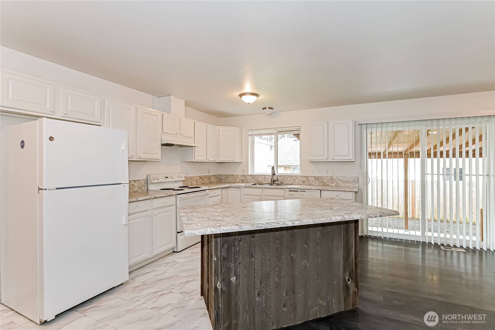 9905 141st Street Property Photo 8