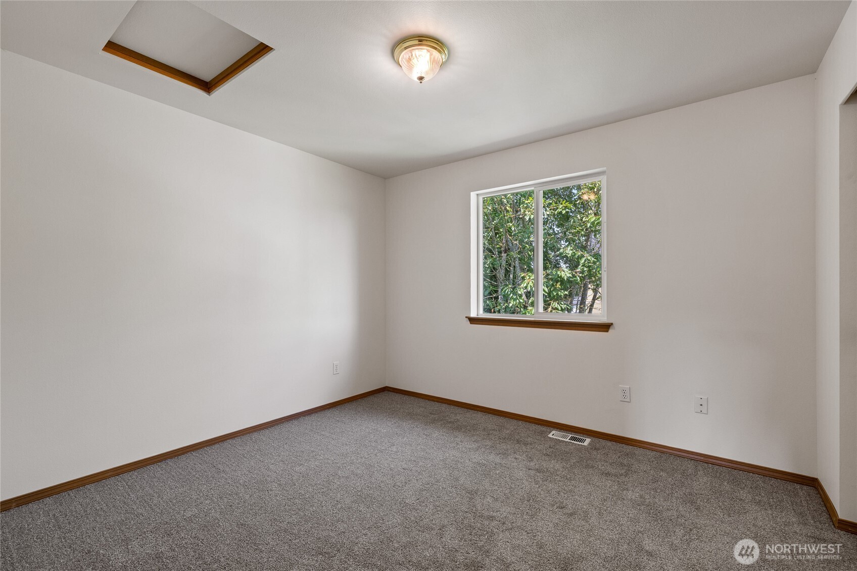 808 13th Street E Property Photo 26