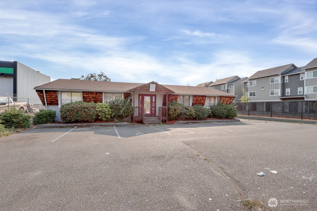 14609 Pacific Avenue Property Photo 2