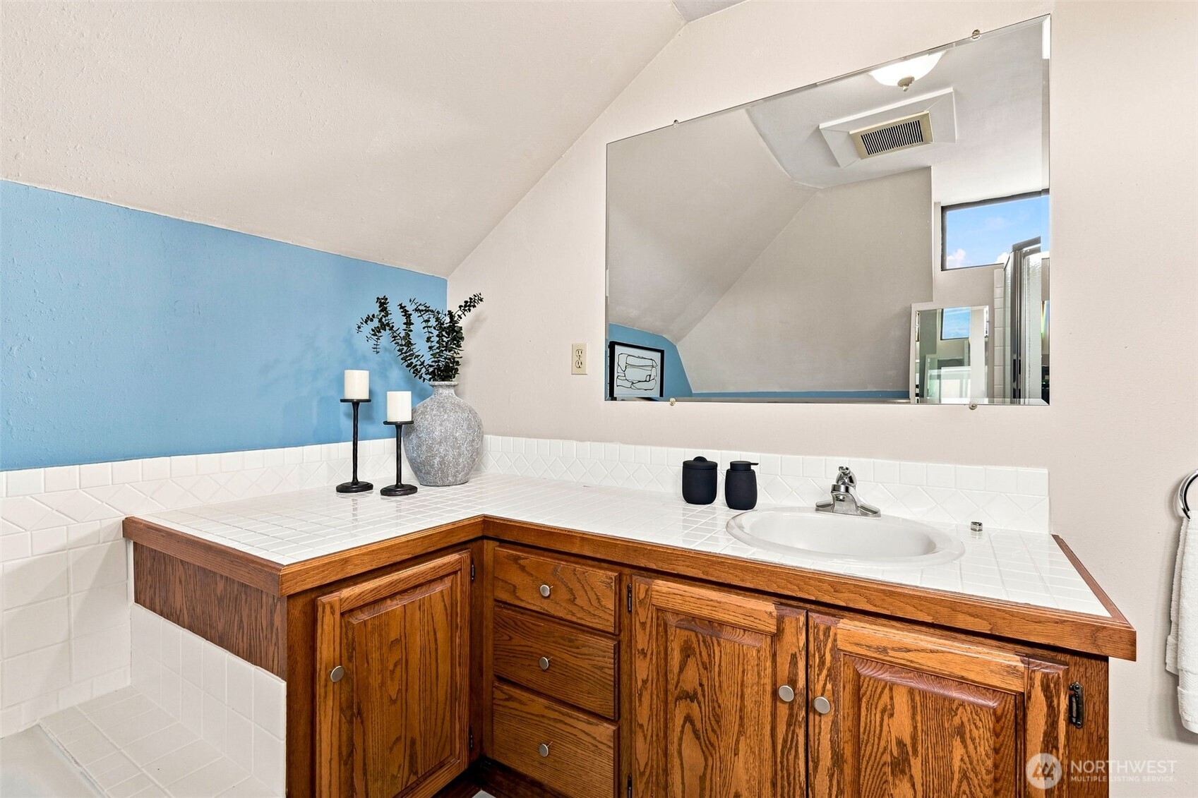 2435 Crestridge Drive Property Photo 21
