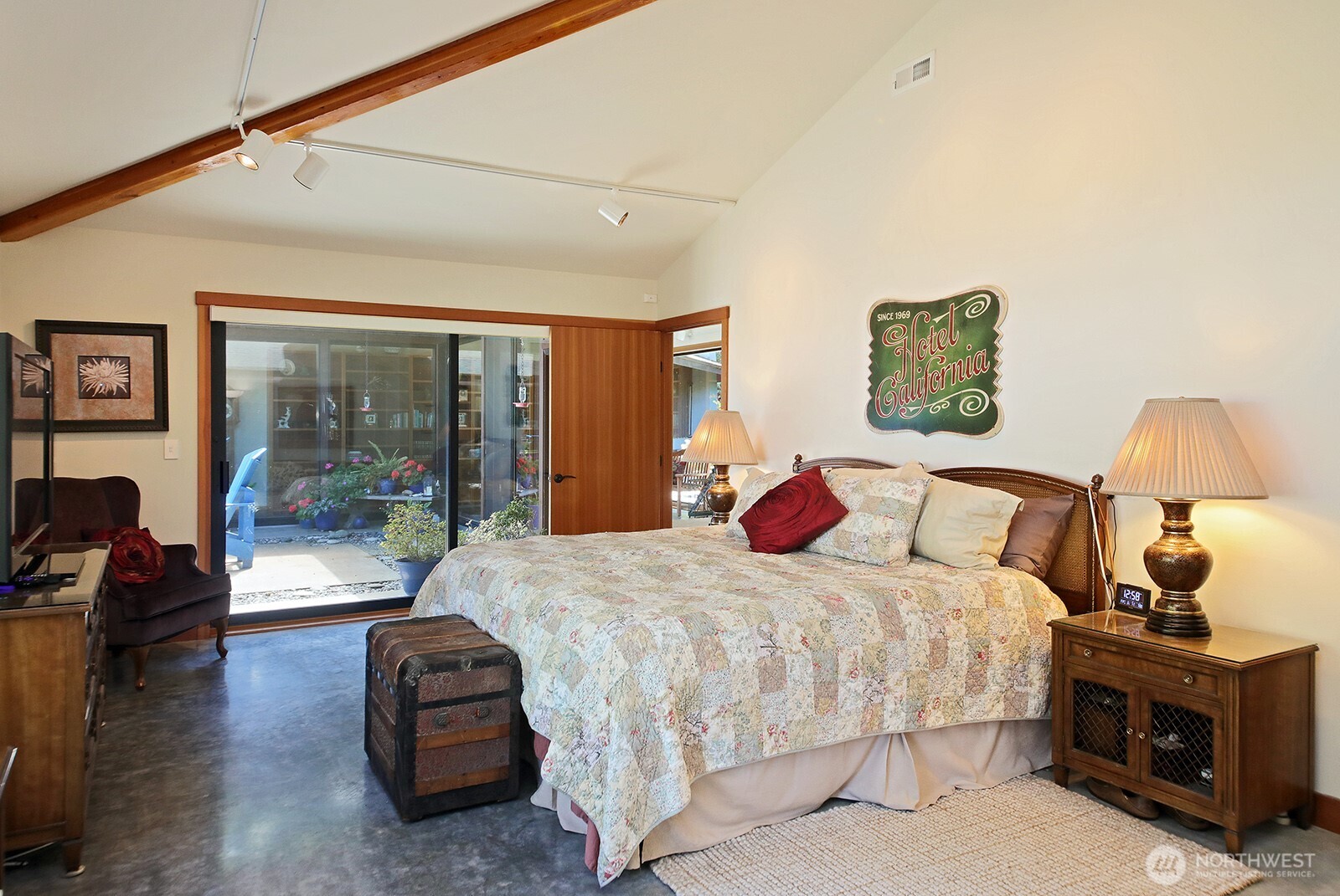 3679 Saratoga Road Property Photo 25