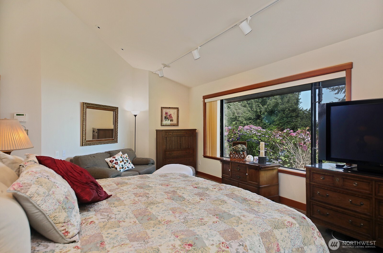 3679 Saratoga Road Property Photo 26