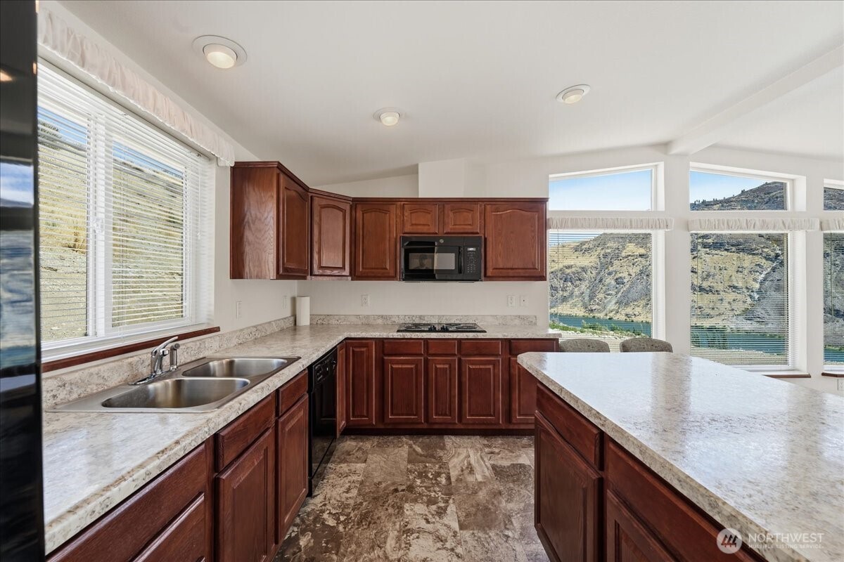 109 Hugo Road Property Photo 27