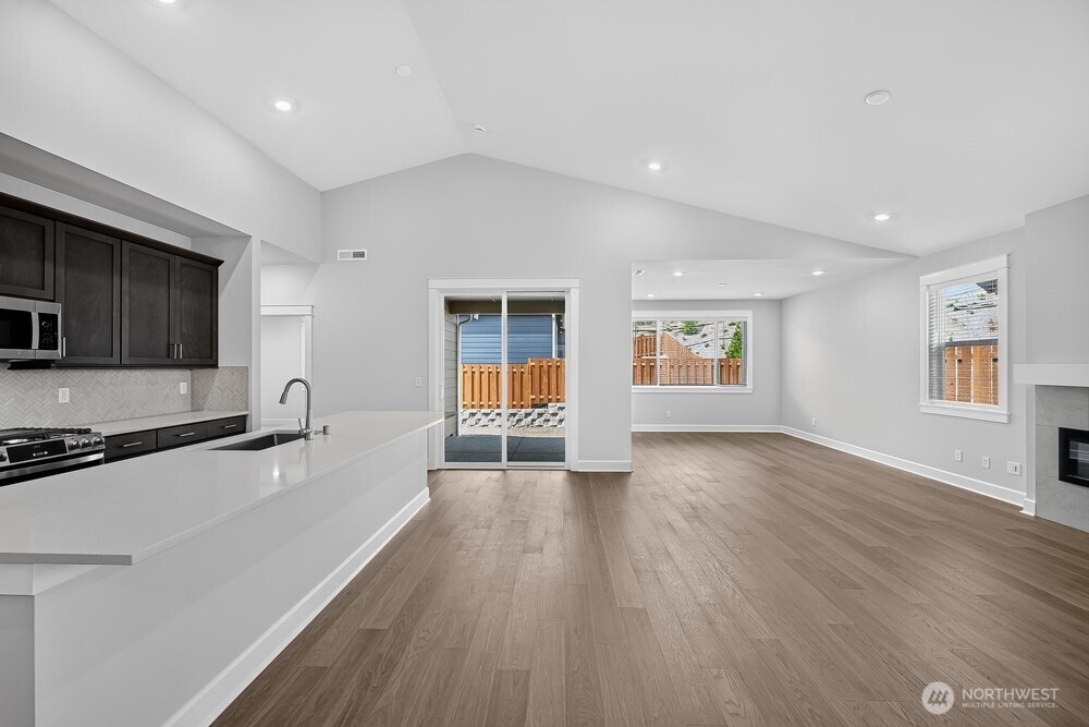 2715 Bowthorpe Street Property Photo 6