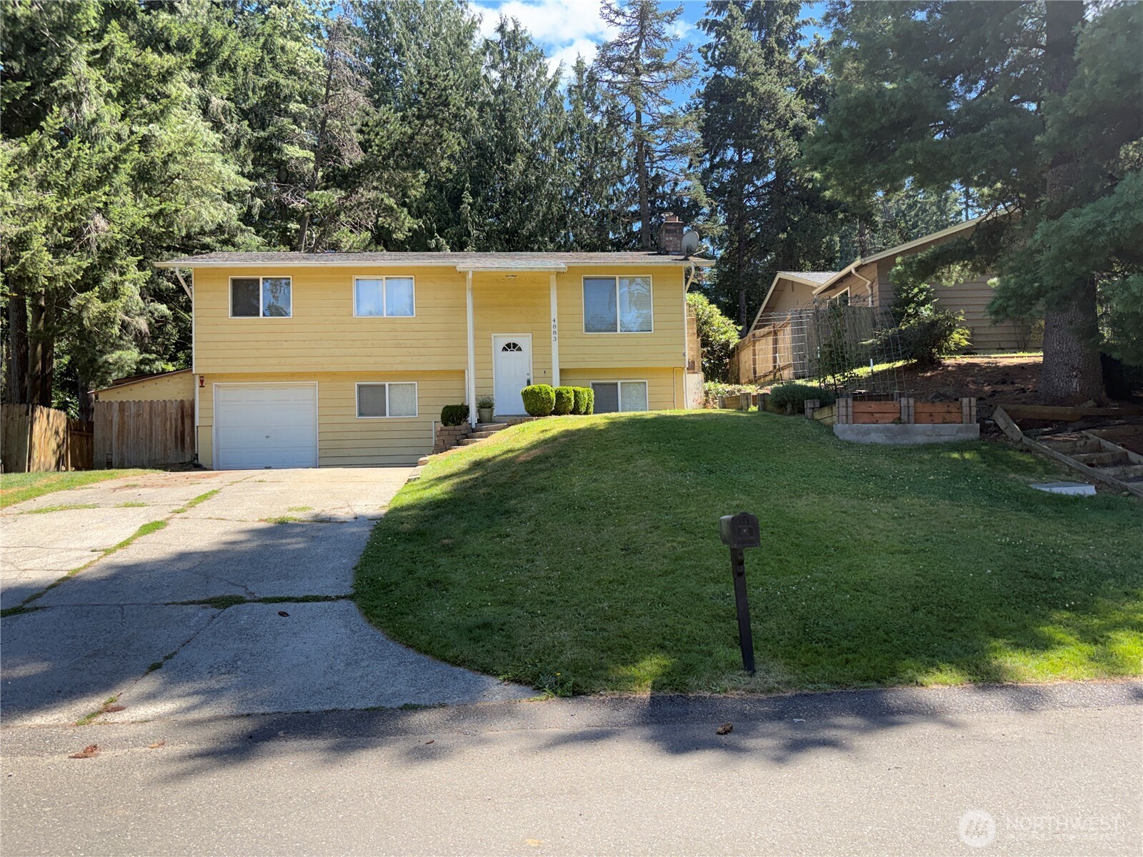 4883 Laura Lane Property Photo 1