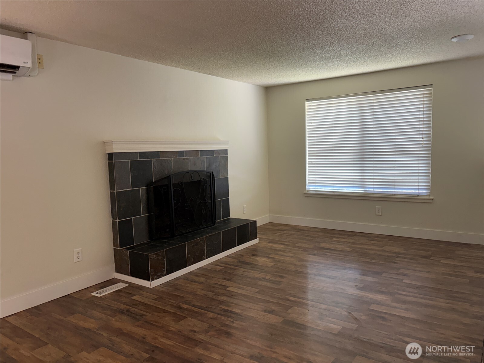 4883 Laura Lane Property Photo 4