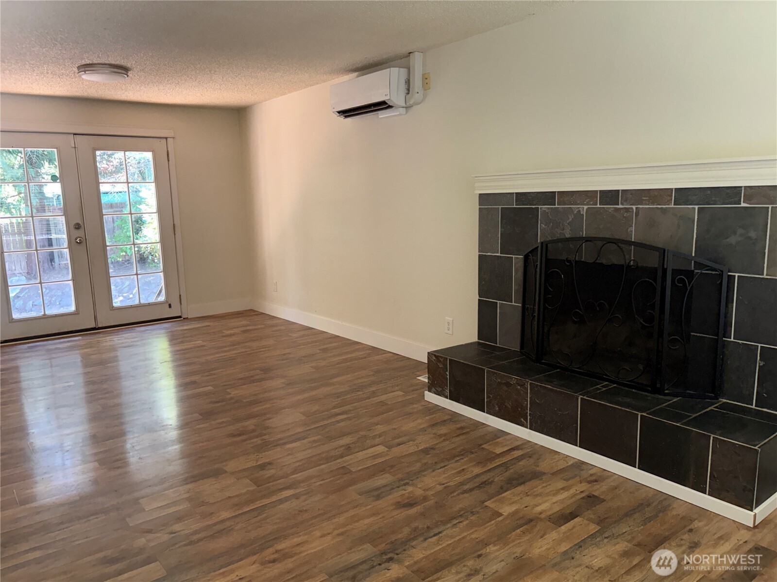 4883 Laura Lane Property Photo 5