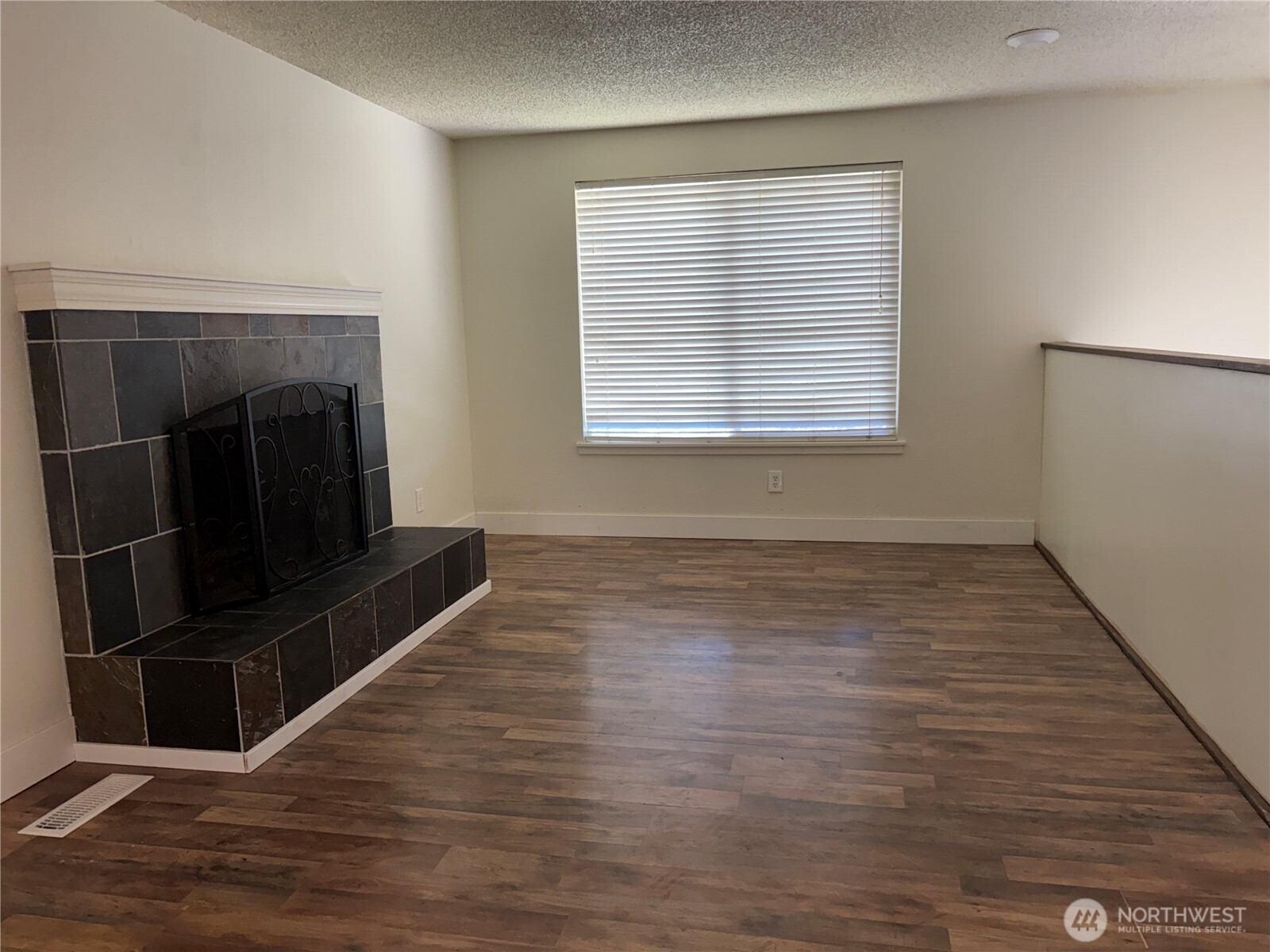 4883 Laura Lane Property Photo 6