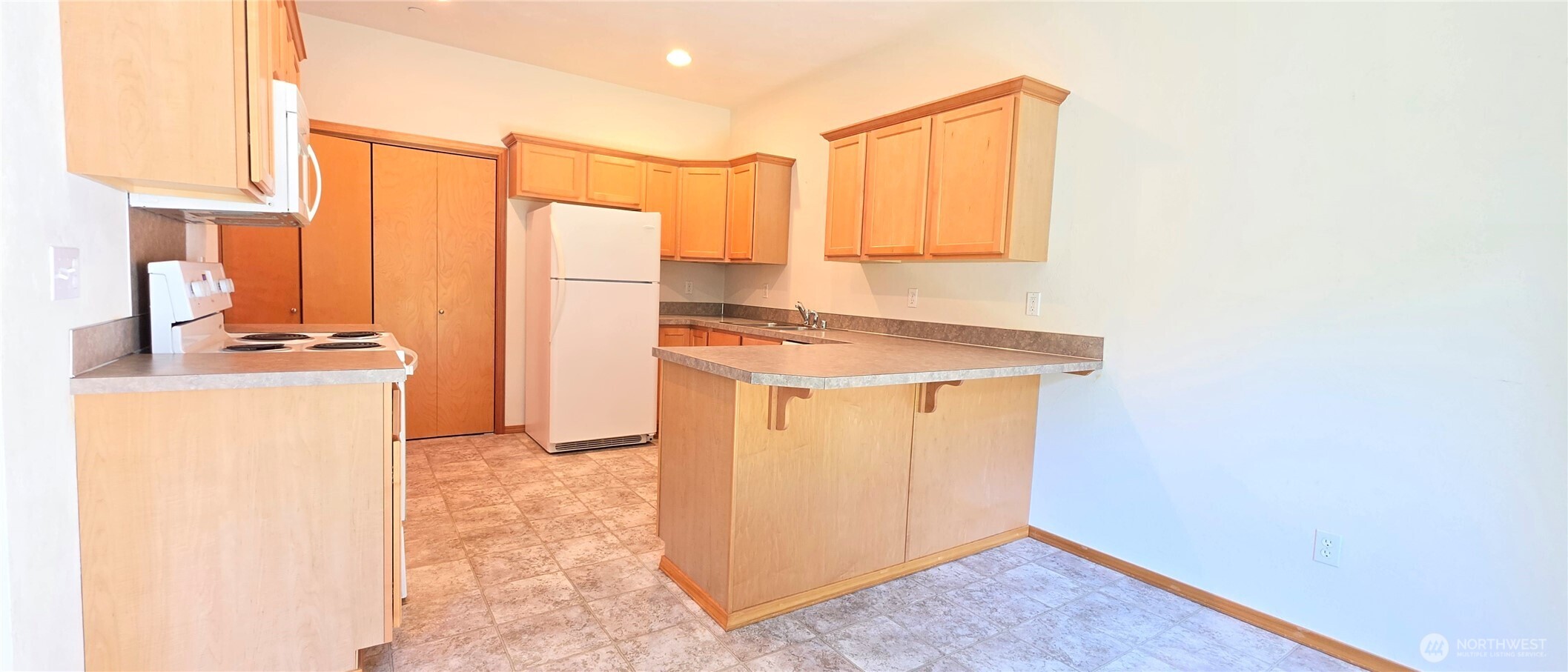 50 E Beaumont Drive #b Property Photo 3