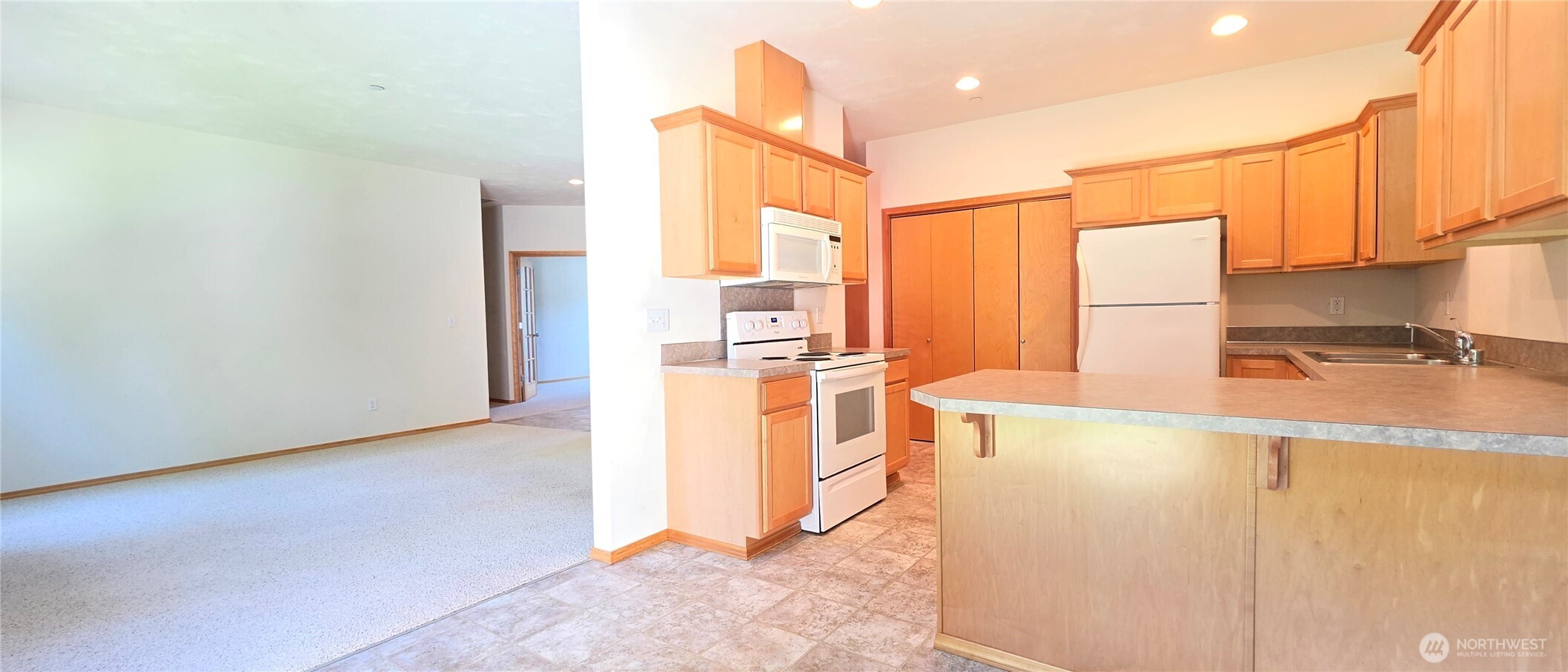 50 E Beaumont Drive #b Property Photo 5