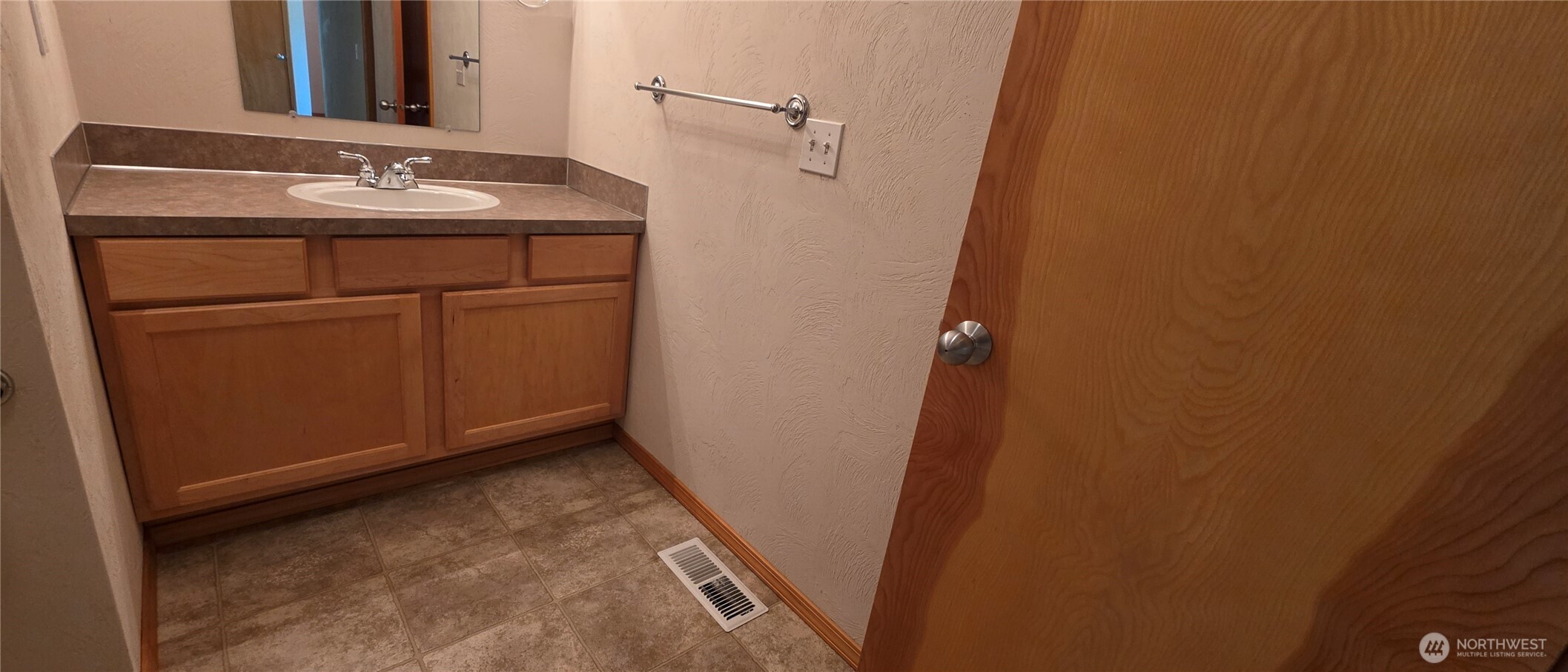 50 E Beaumont Drive #b Property Photo 17