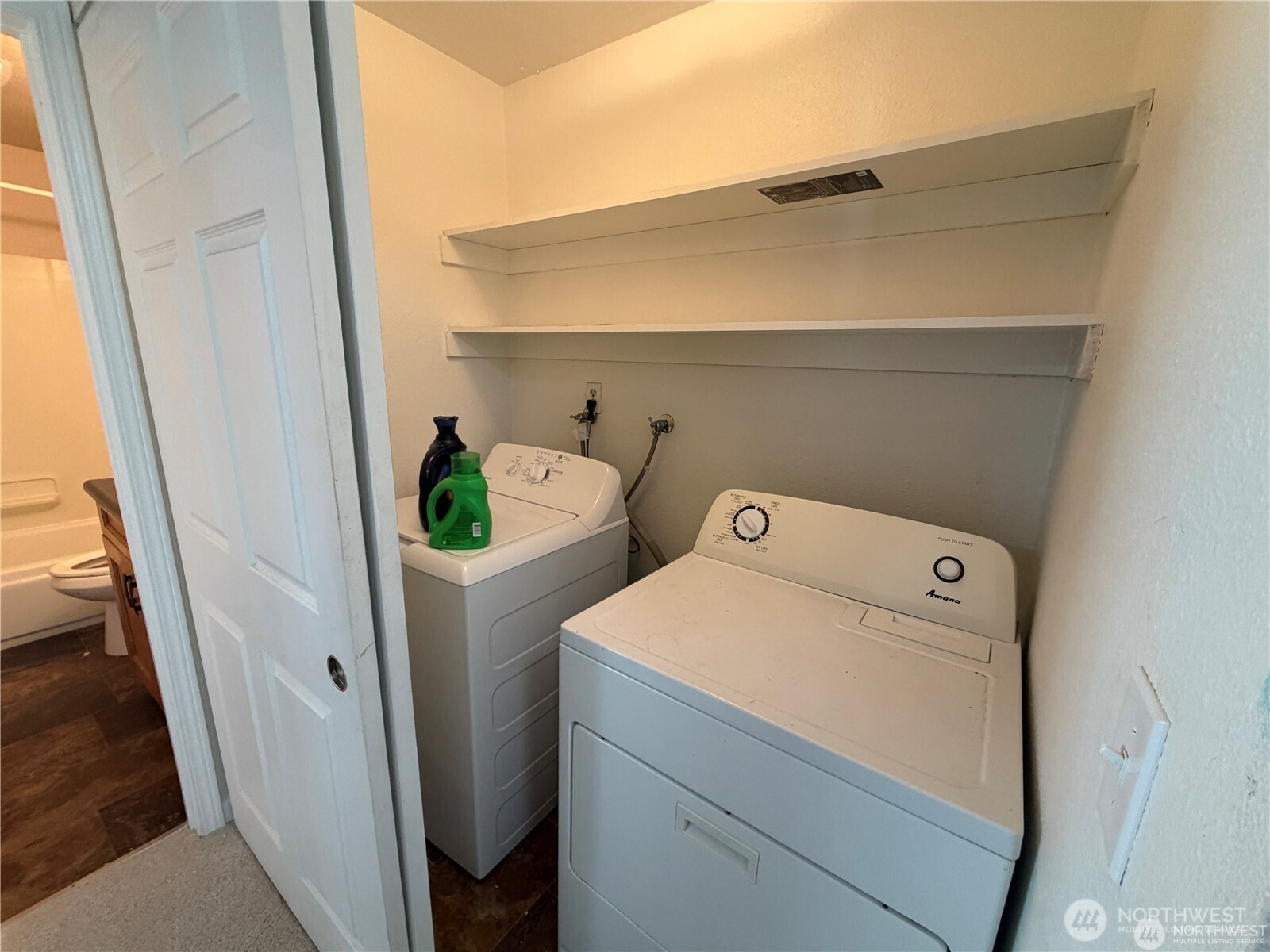 4027 S Warner Street Property Photo 8