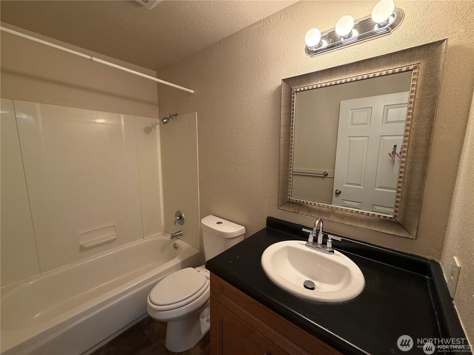 4027 S Warner Street Property Photo 9