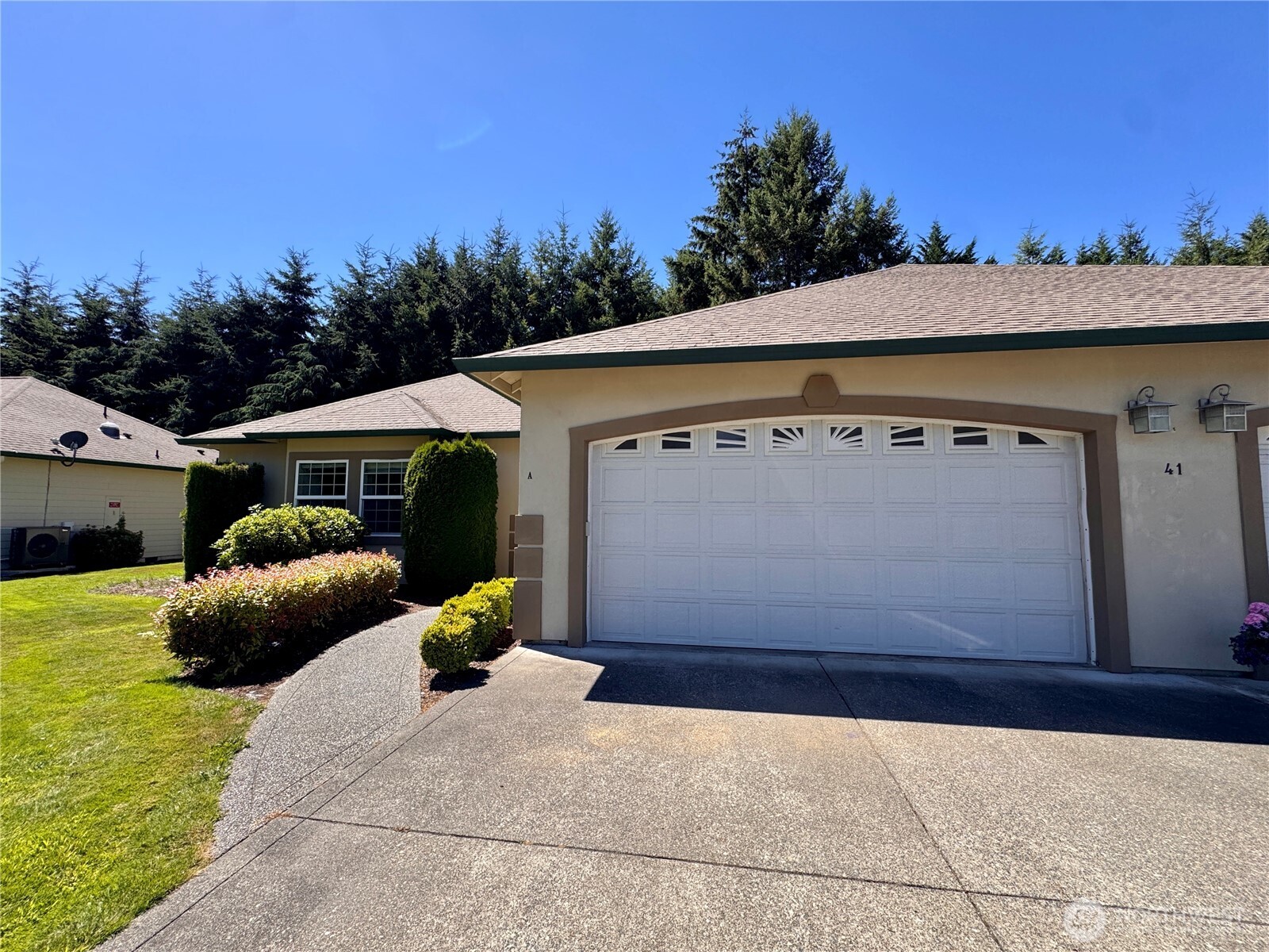41 E Beaumont Drive A Property Photo 3