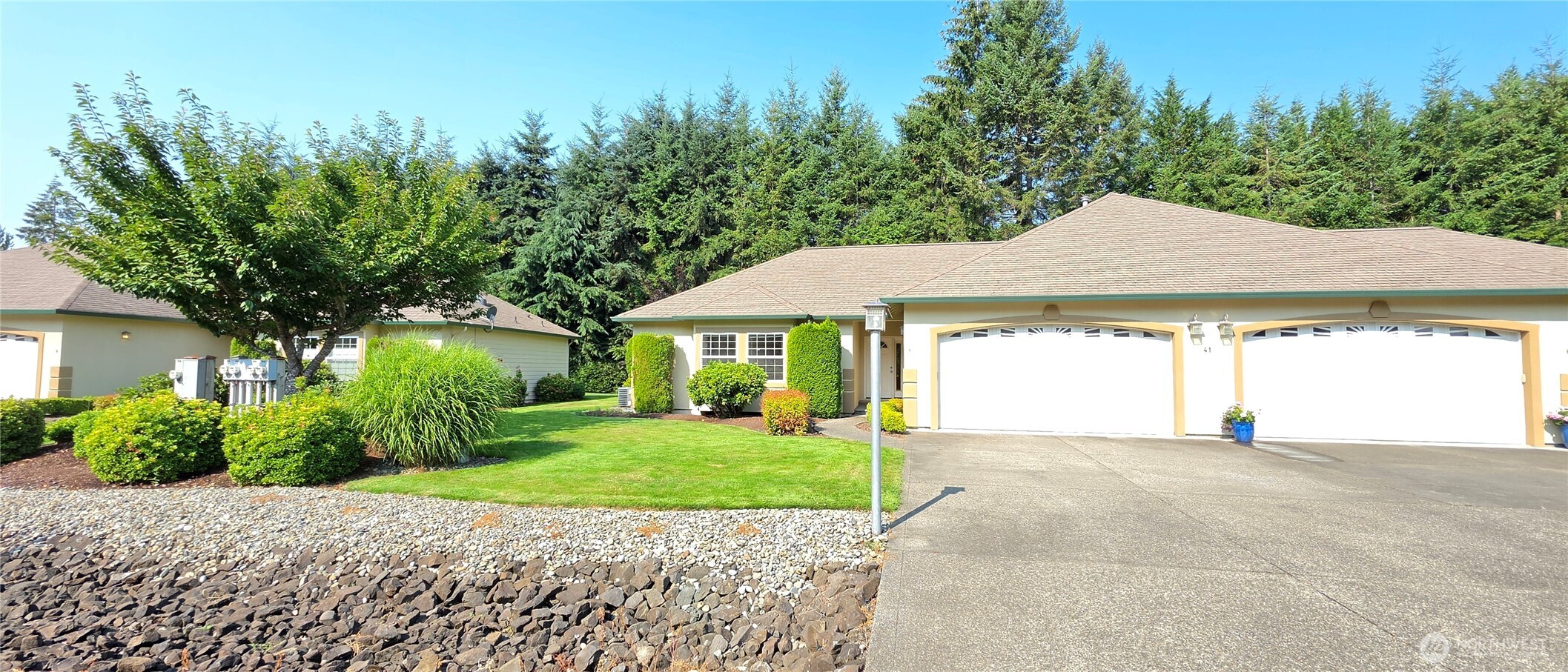 41 E Beaumont Drive A Property Photo 4