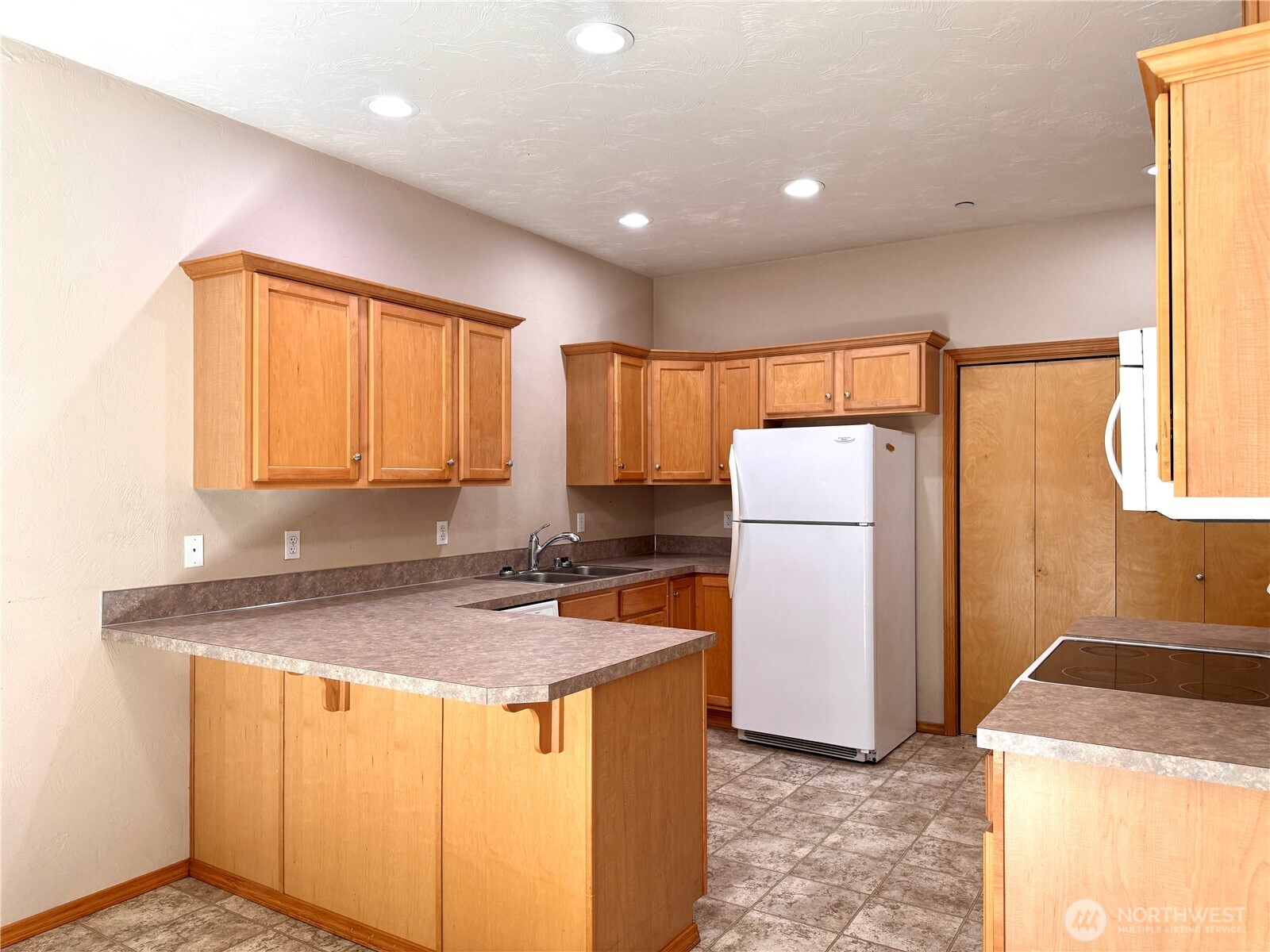 41 E Beaumont Drive A Property Photo 5