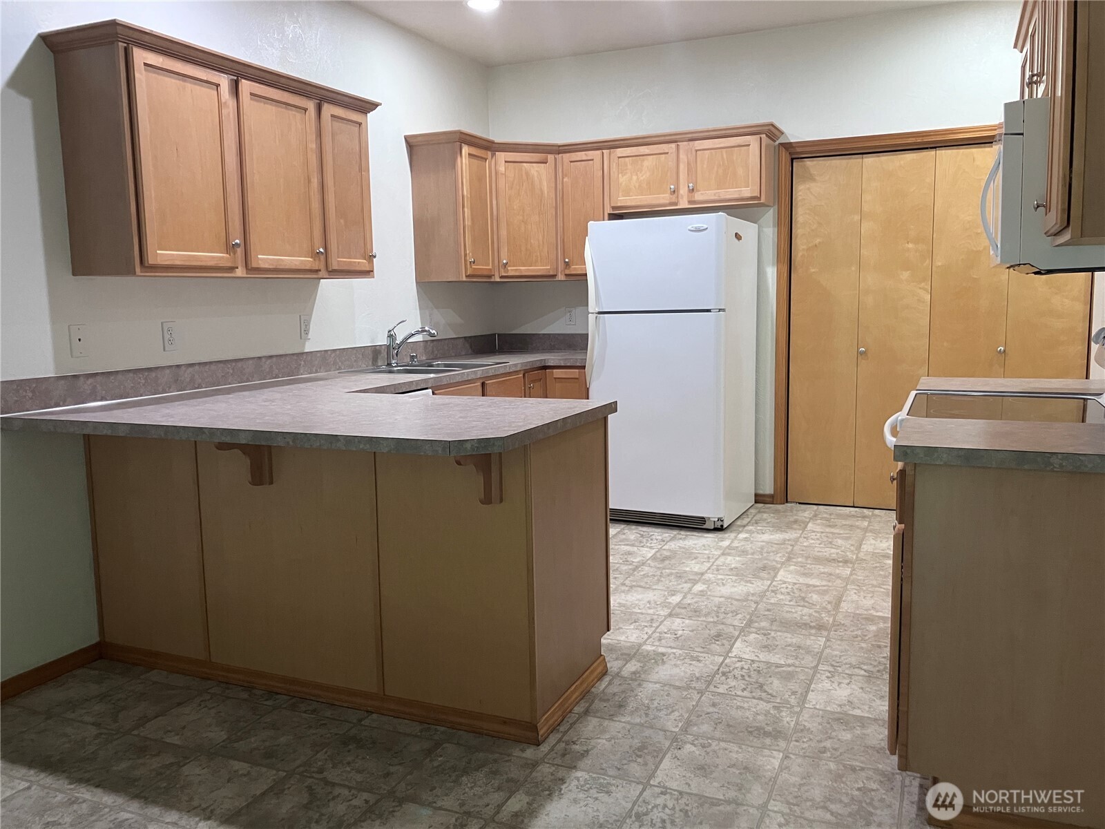41 E Beaumont Drive A Property Photo 9