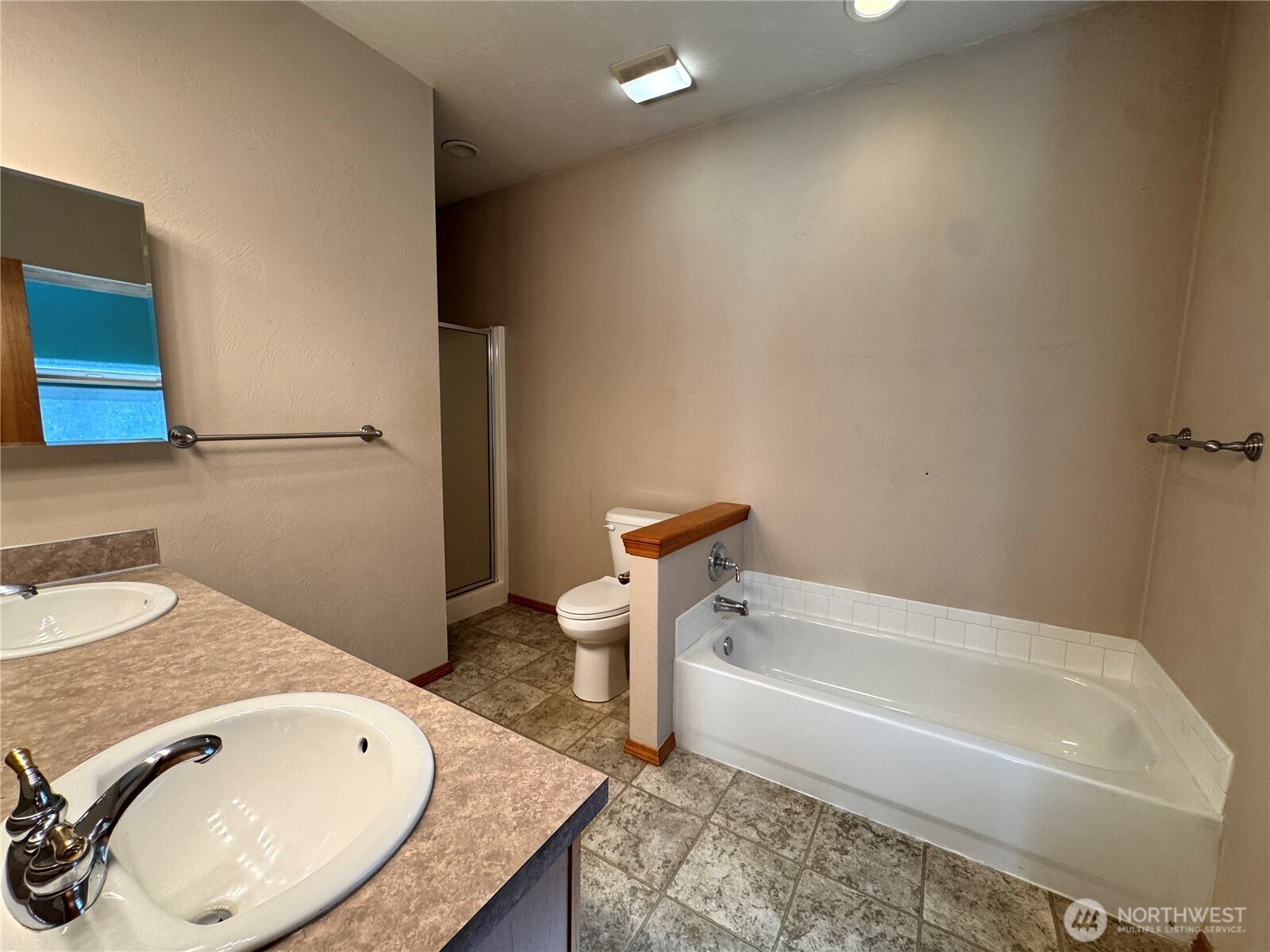 41 E Beaumont Drive A Property Photo 14