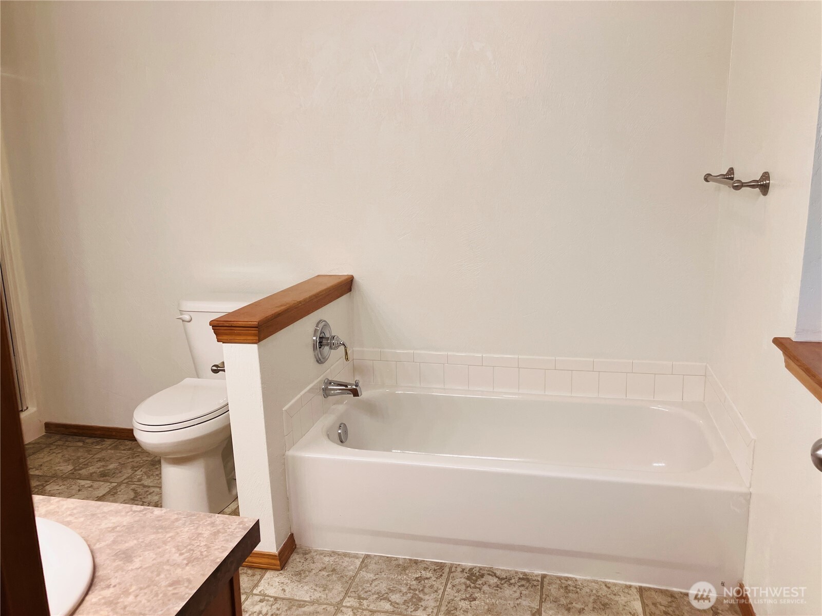 41 E Beaumont Drive A Property Photo 16