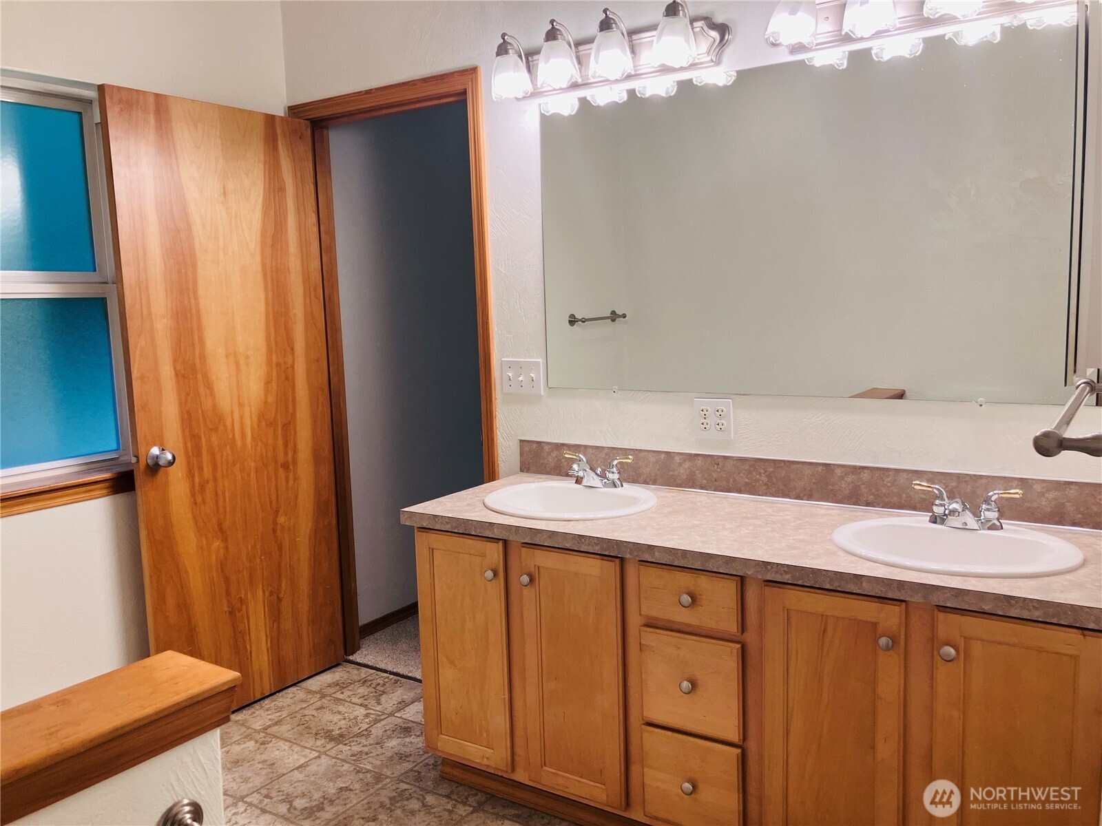 41 E Beaumont Drive A Property Photo 18