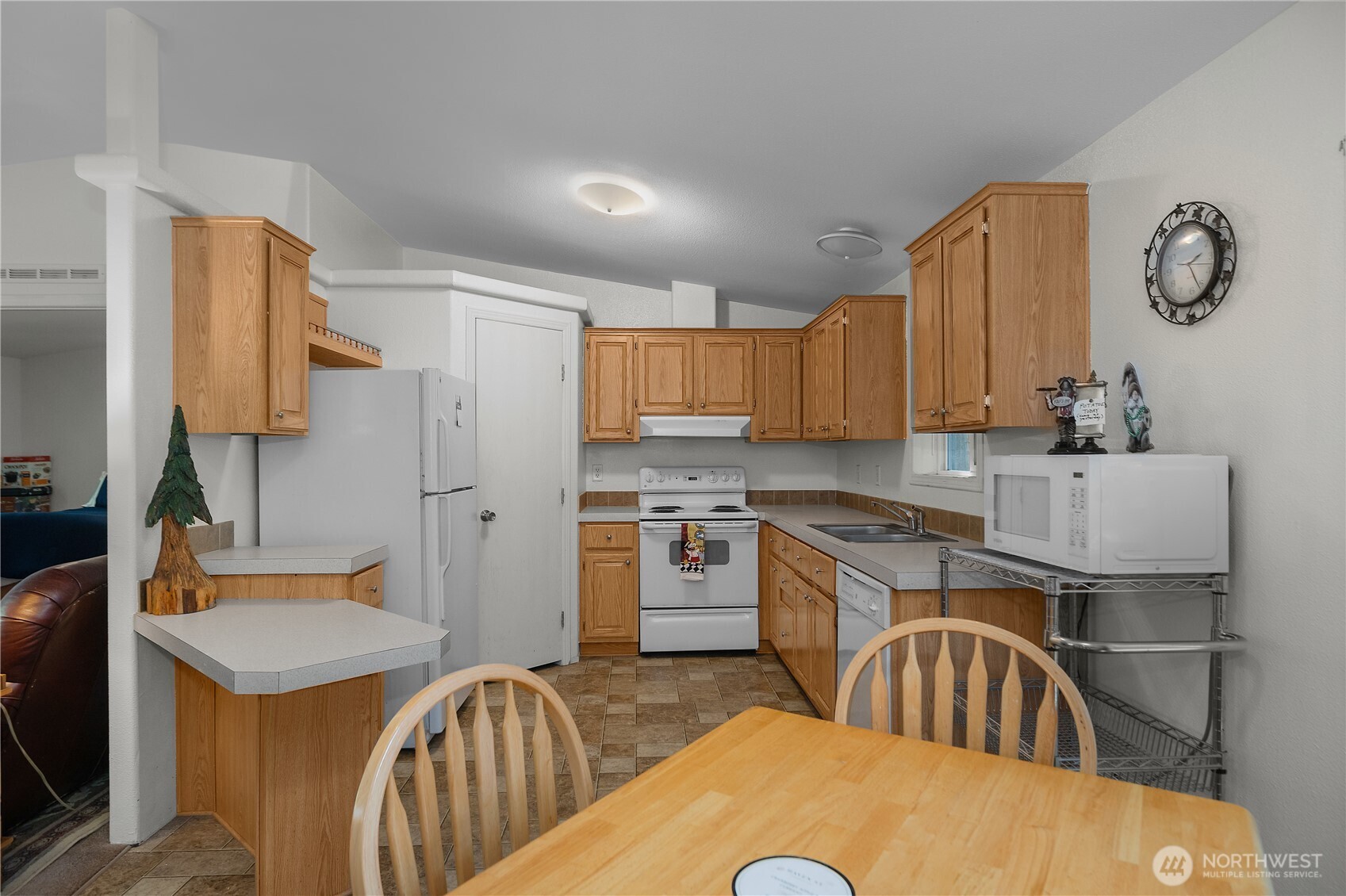 451 E Lakeshore Dr W Property Photo 3