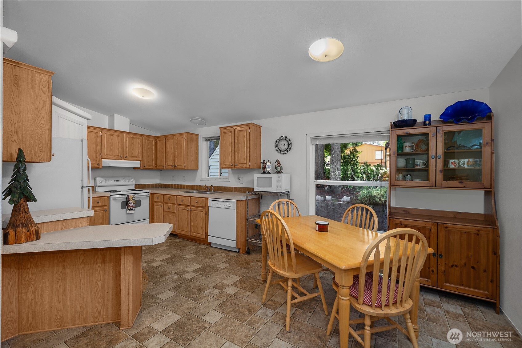 451 E Lakeshore Dr W Property Photo 4