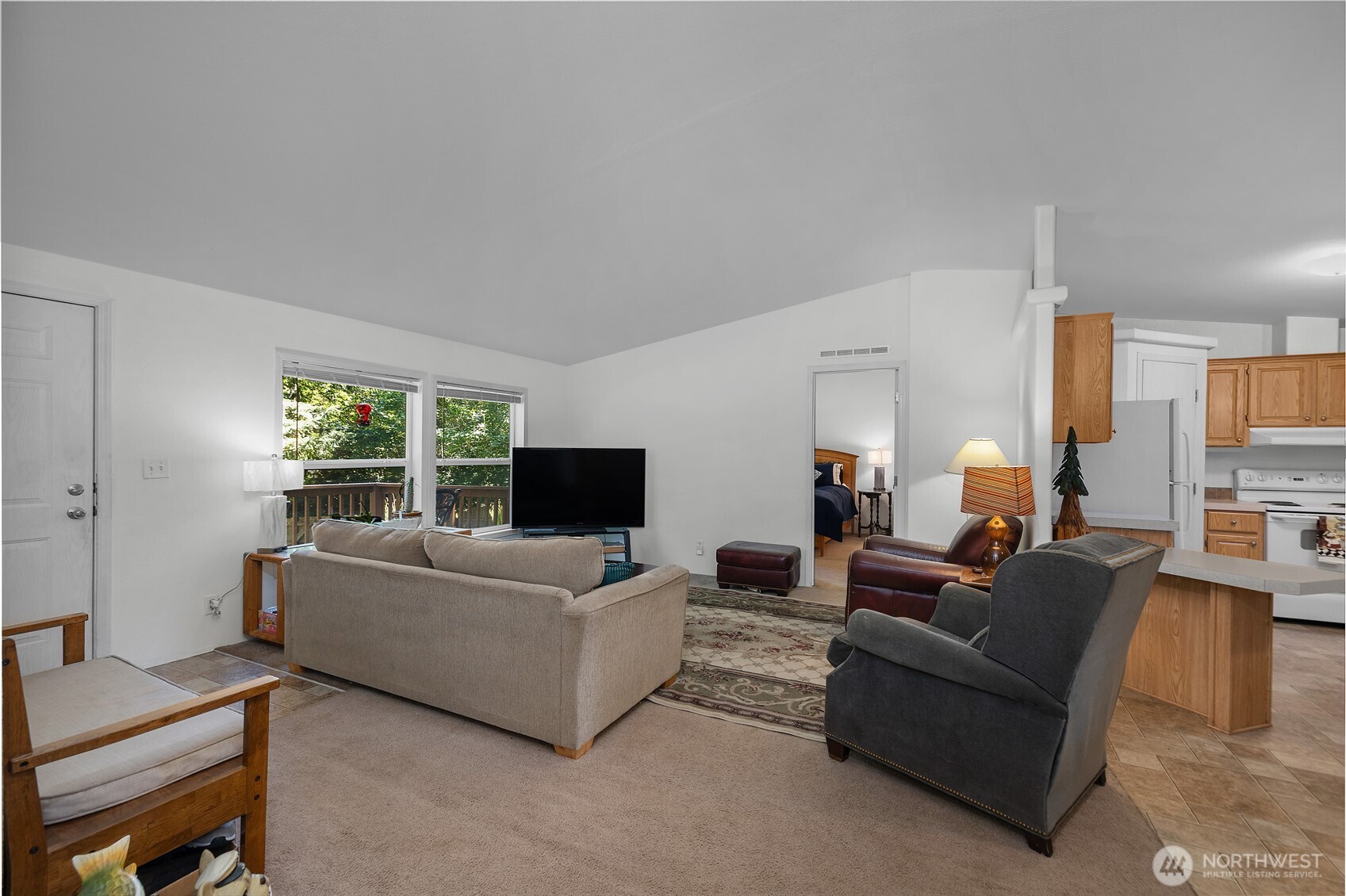 451 E Lakeshore Dr W Property Photo 8