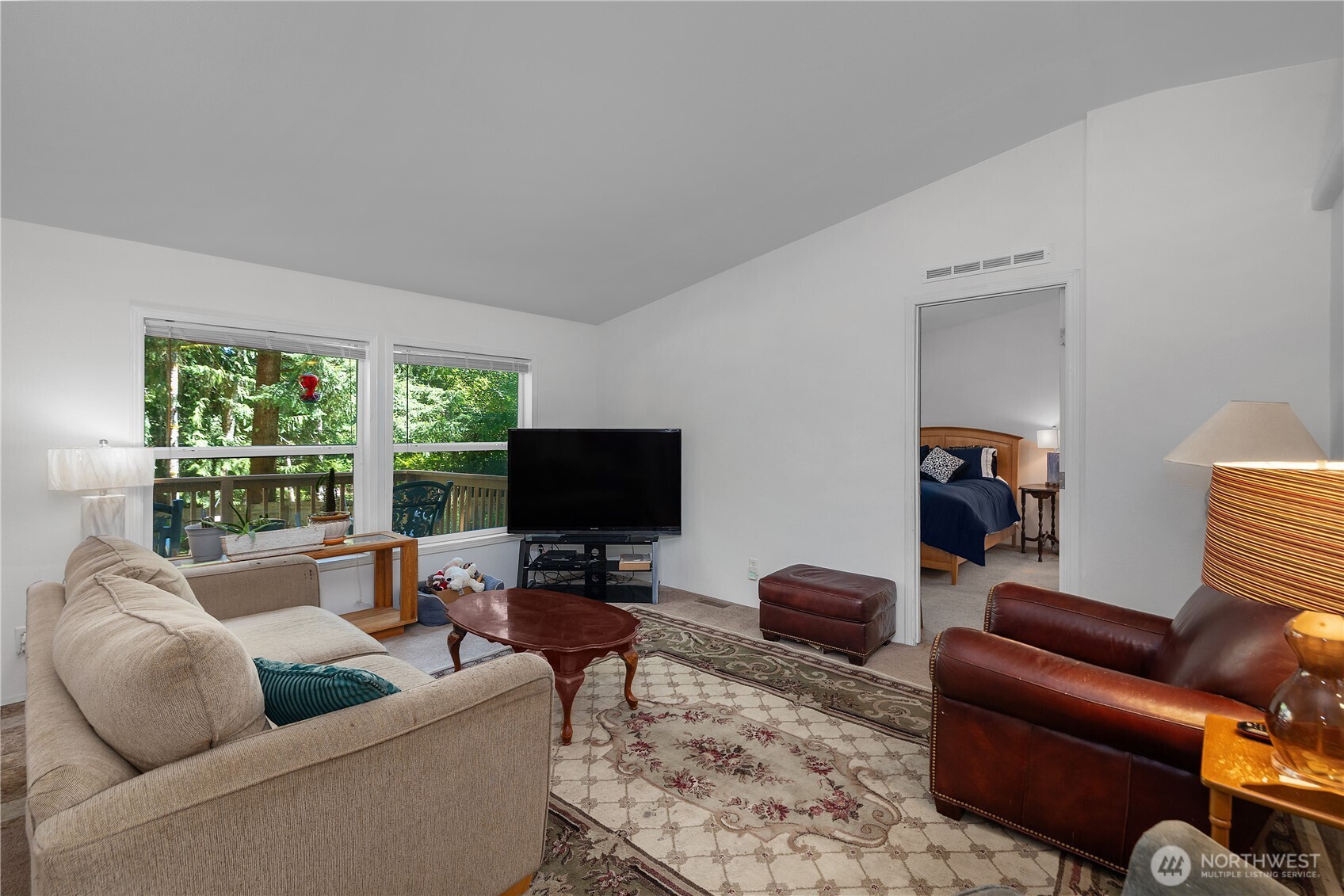 451 E Lakeshore Dr W Property Photo 9