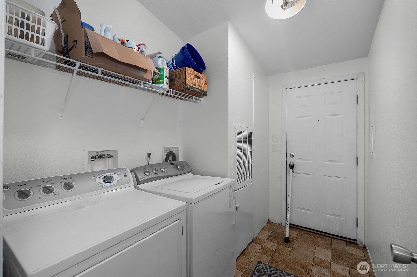 451 E Lakeshore Dr W Property Photo 15