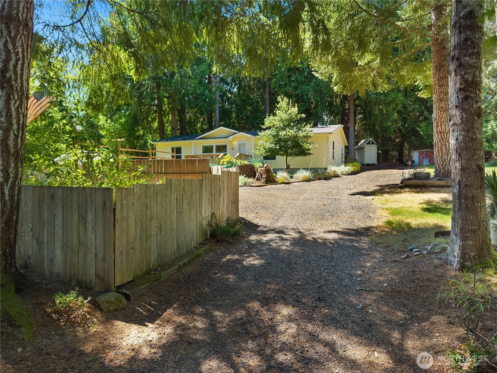 451 E Lakeshore Dr W Property Photo 23