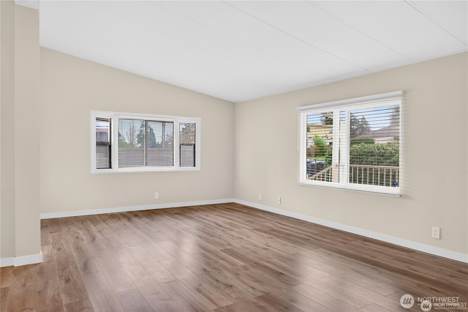 2424 S 130th Place Property Photo 3
