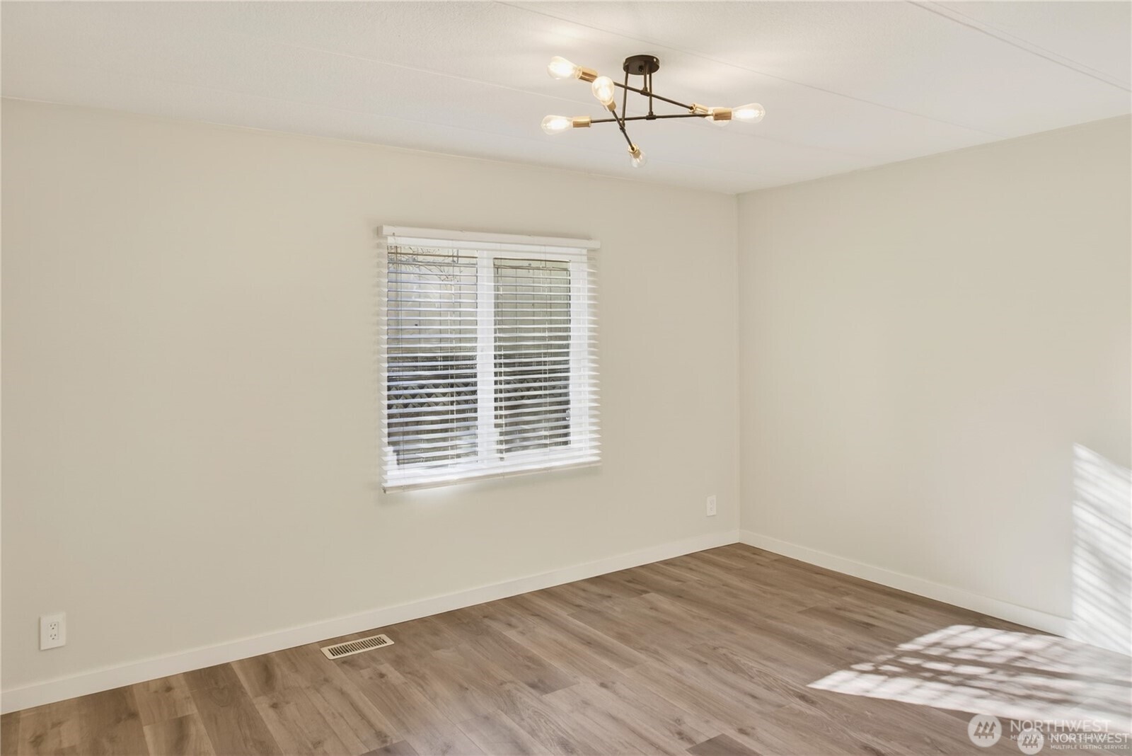 2424 S 130th Place Property Photo 11