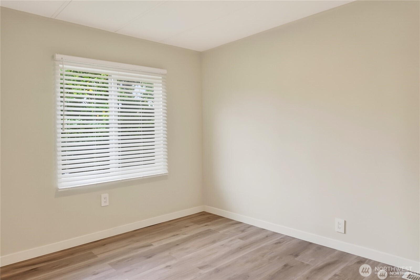 2424 S 130th Place Property Photo 16