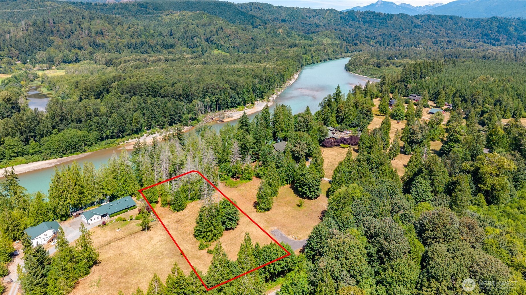 42683 Waters View Court Property Photo 6