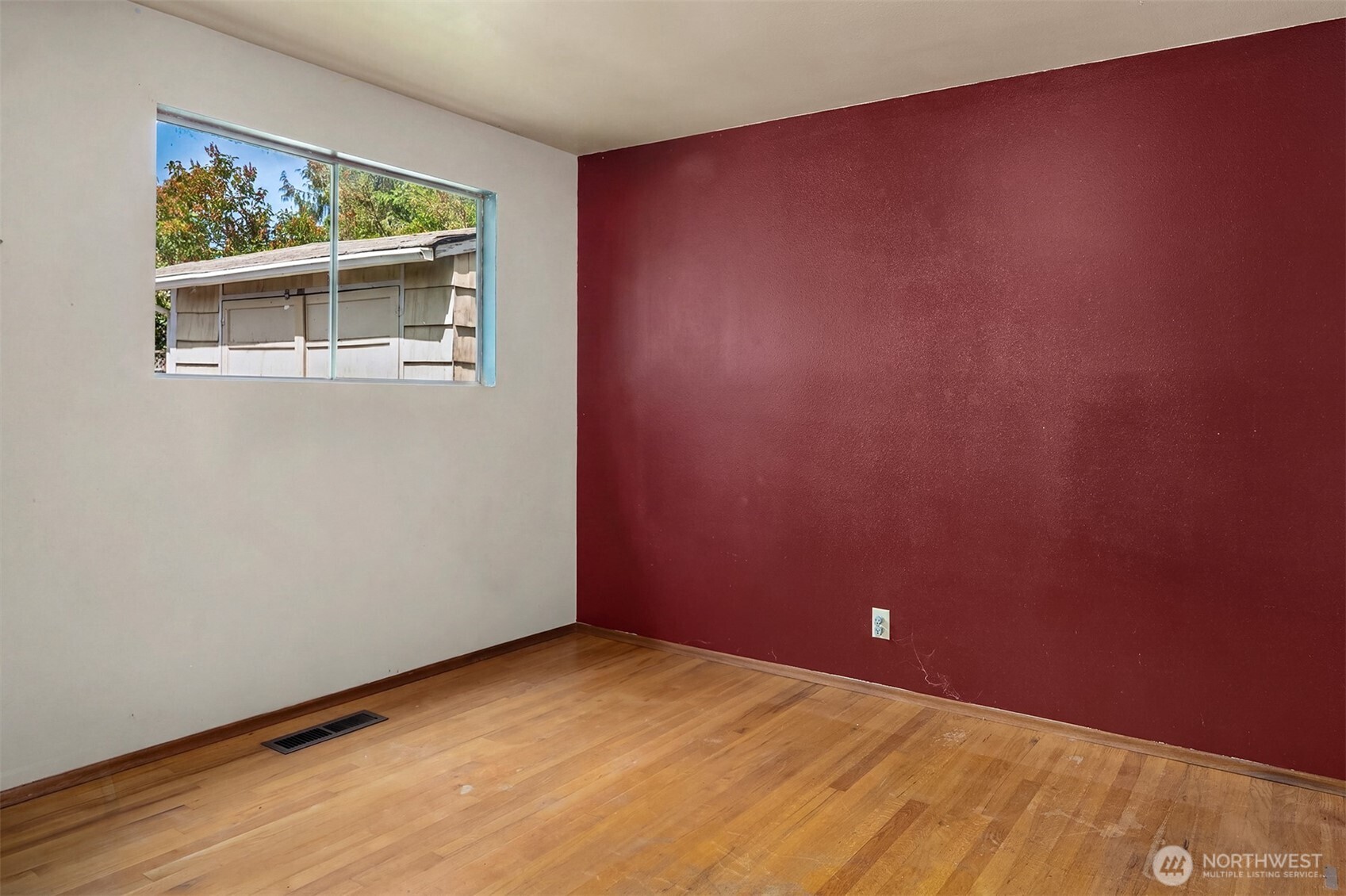 320 Ne 185th Street Property Photo 16