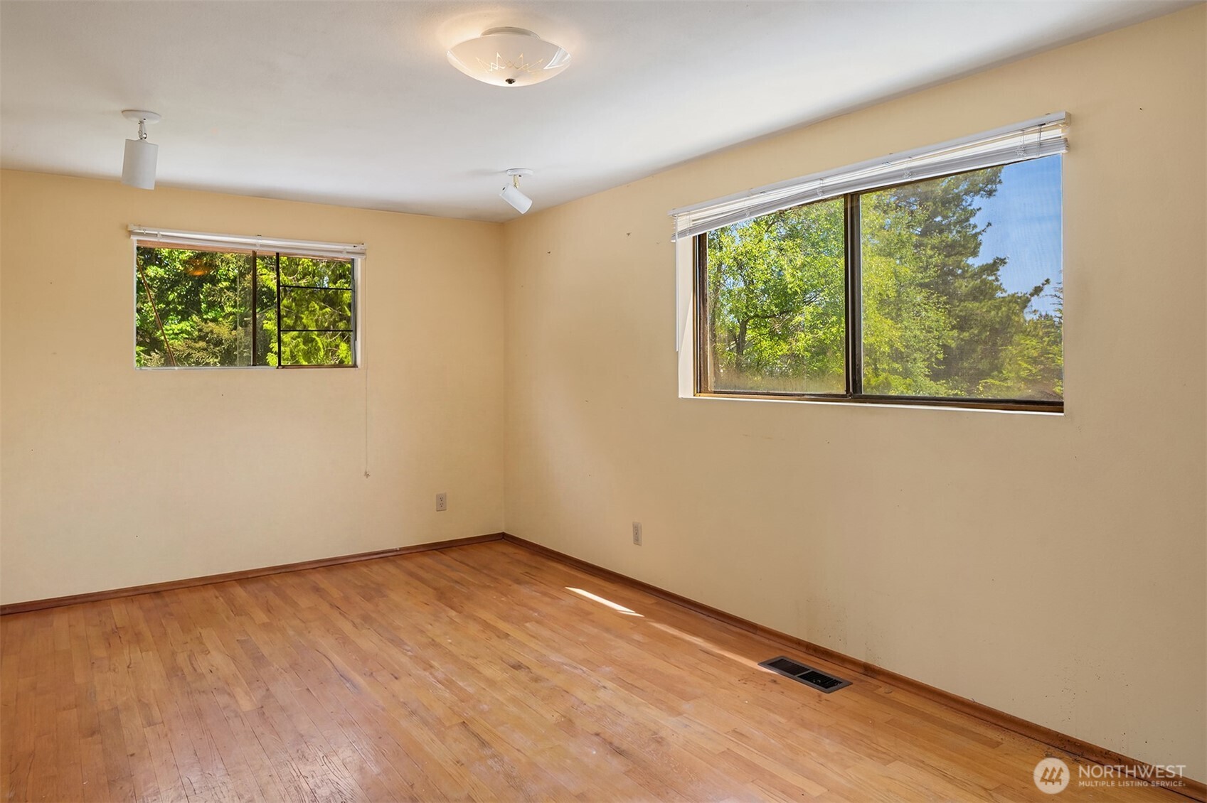 320 Ne 185th Street Property Photo 18