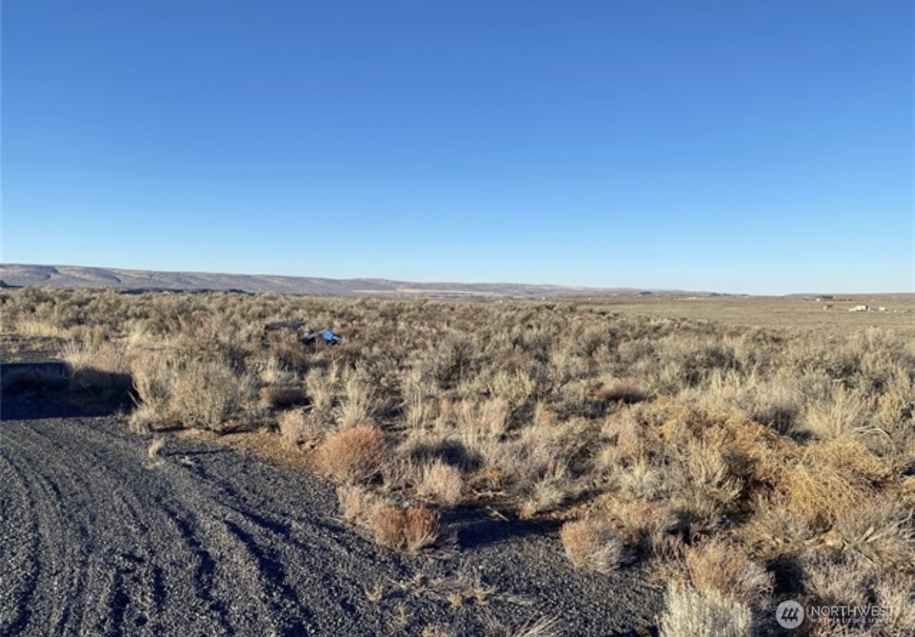 4549 W Coyote Trail Property Photo 4