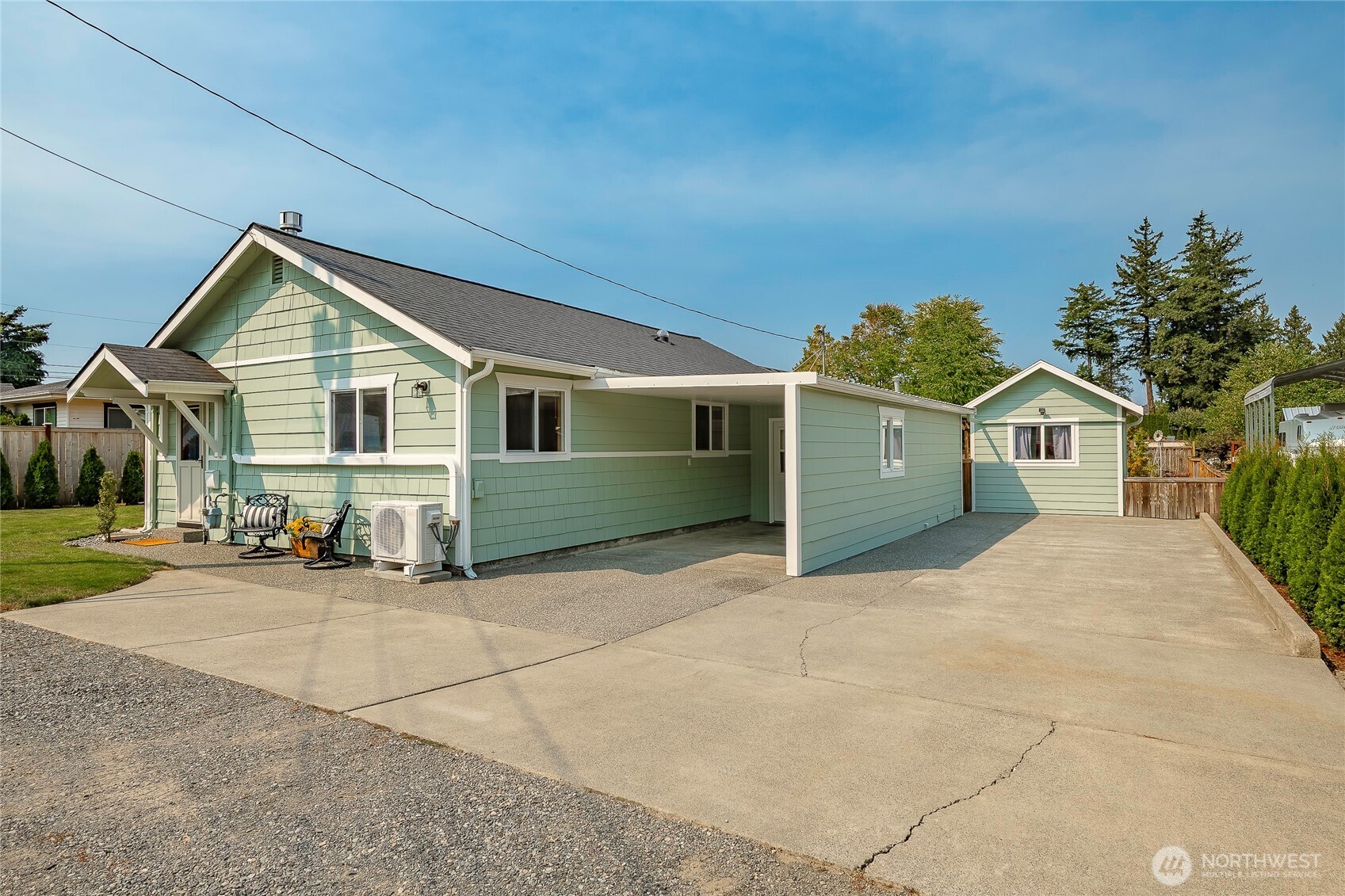 774 Pine Street Property Photo 2