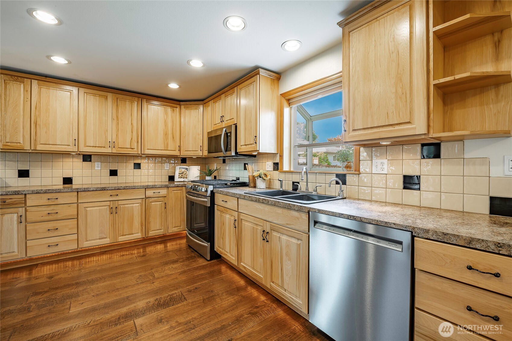 774 Pine Street Property Photo 13