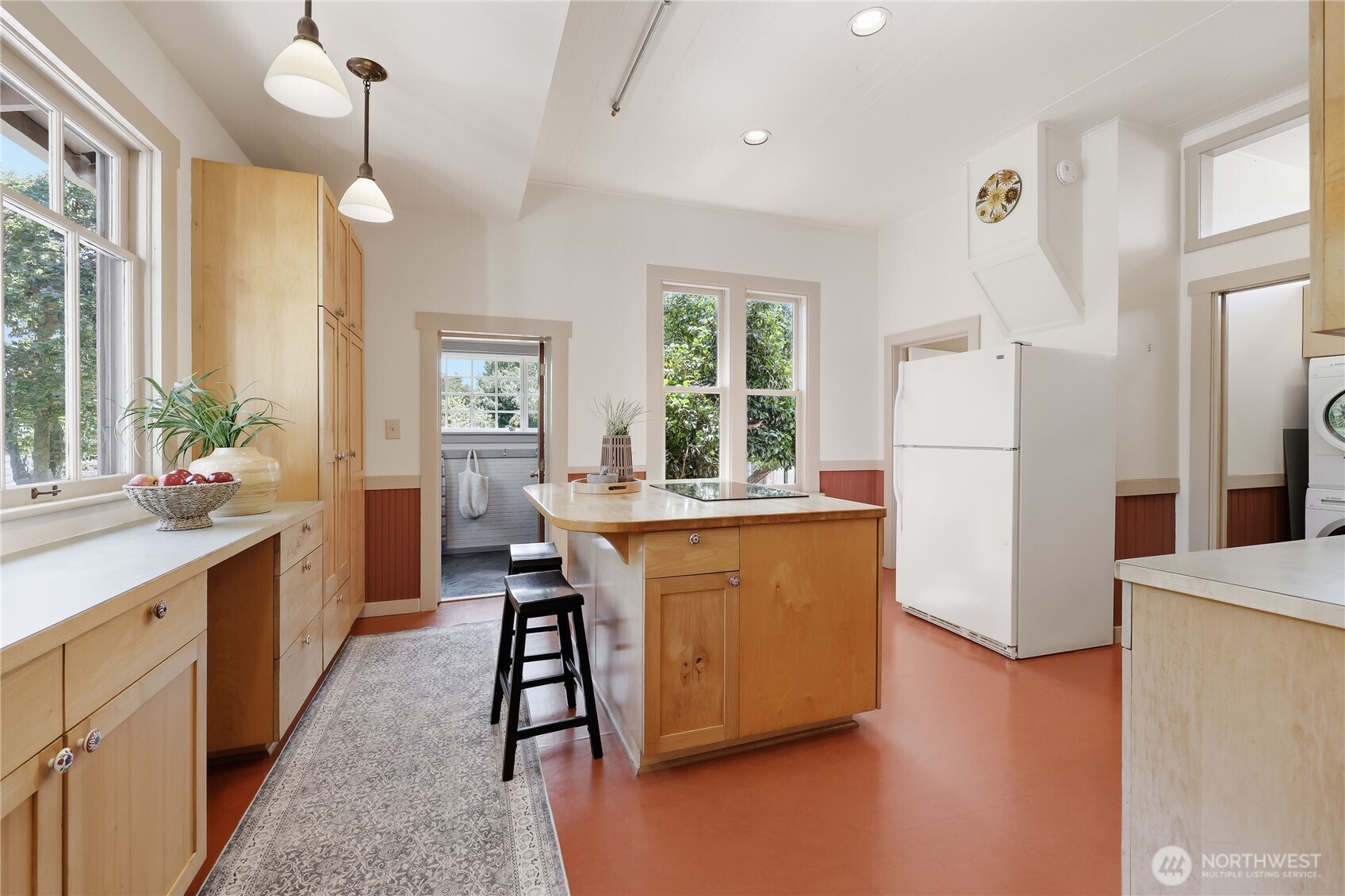 611 Rose Street Property Photo 8