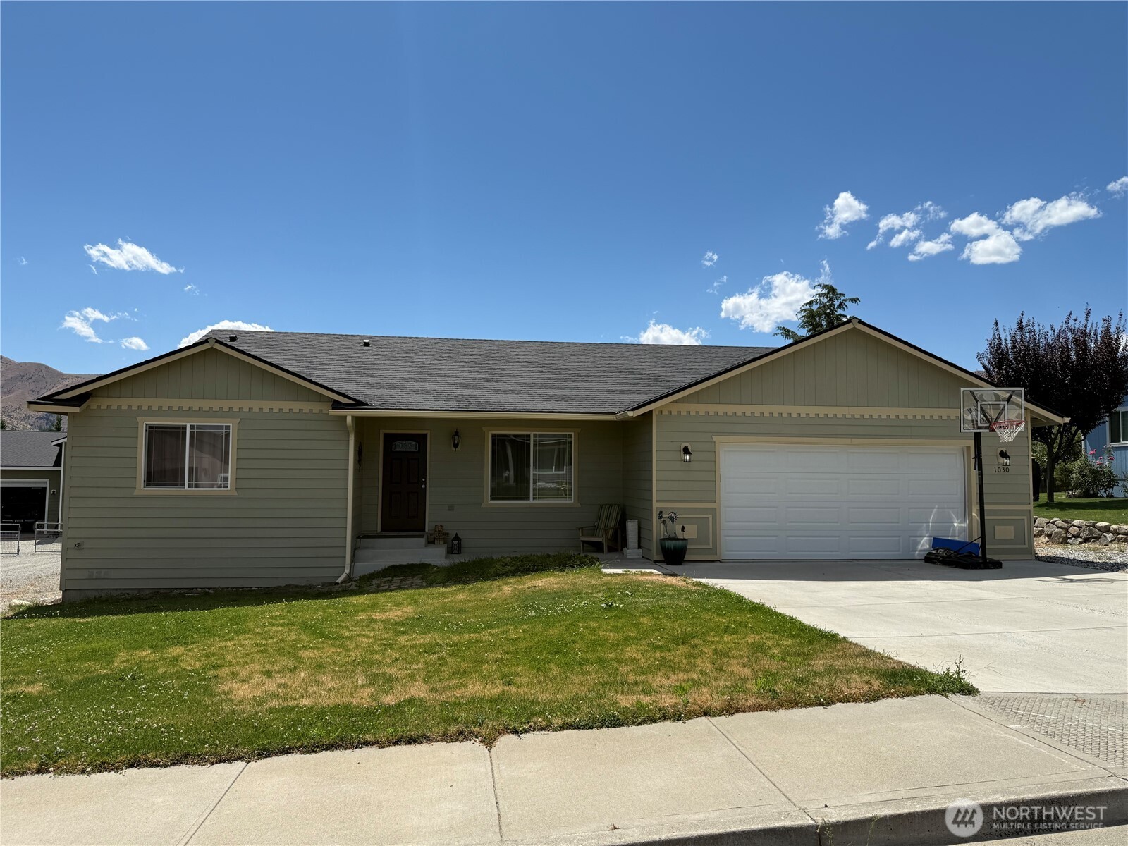 1030 Crest Loop Property Photo 1