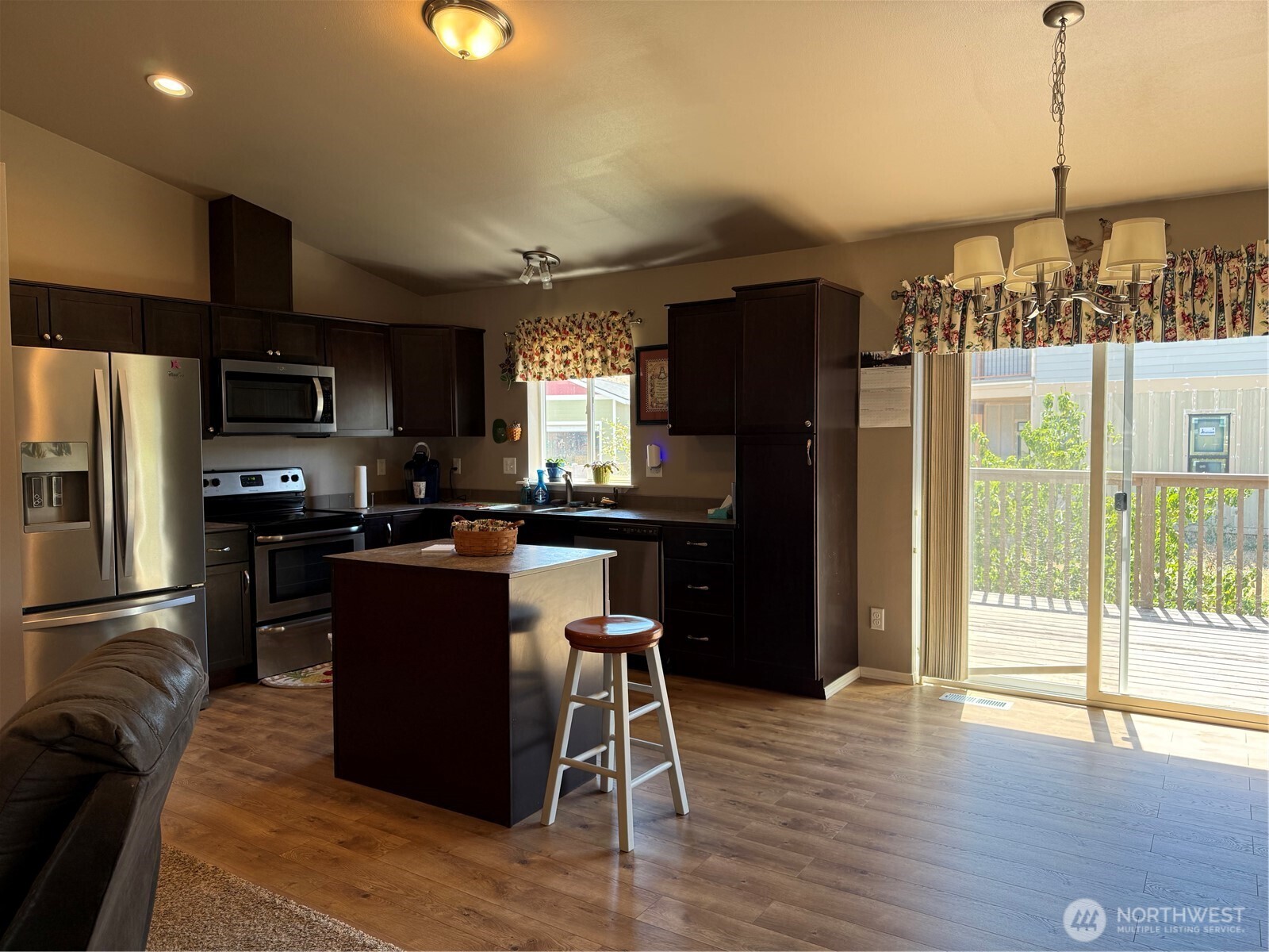 1030 Crest Loop Property Photo 4