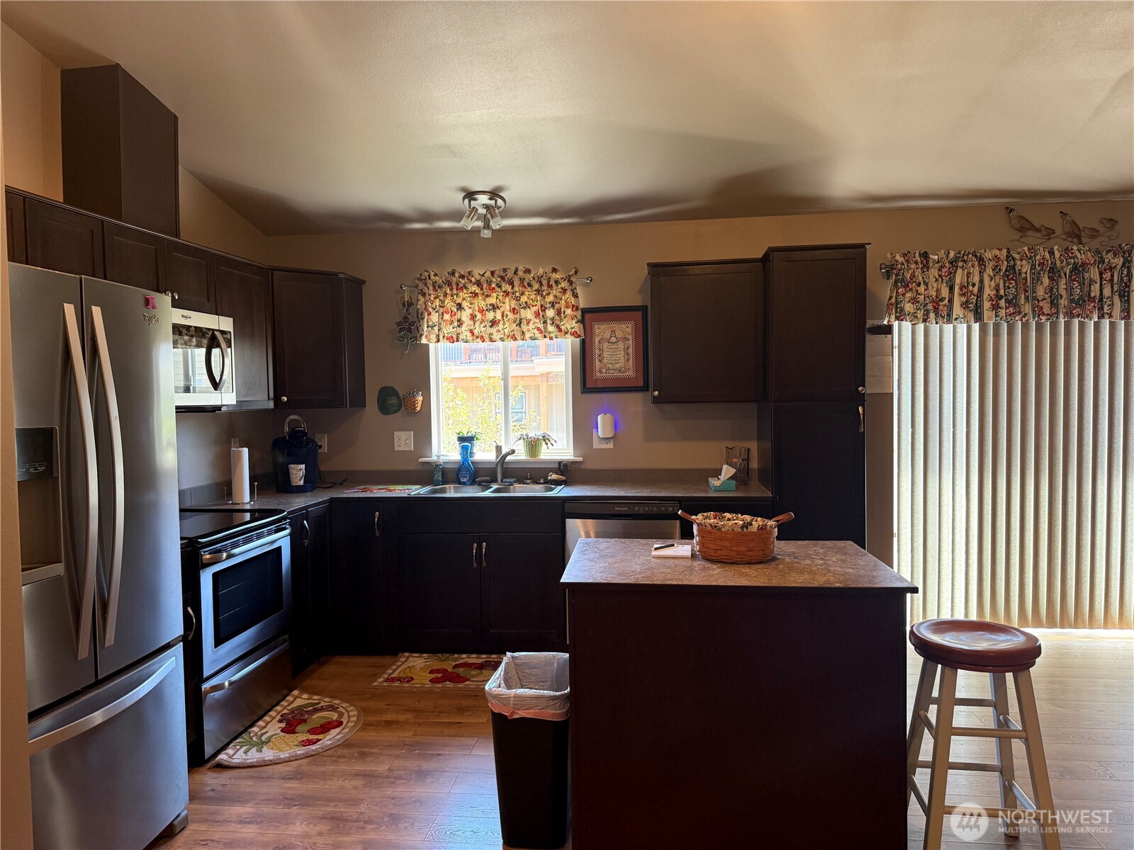 1030 Crest Loop Property Photo 5