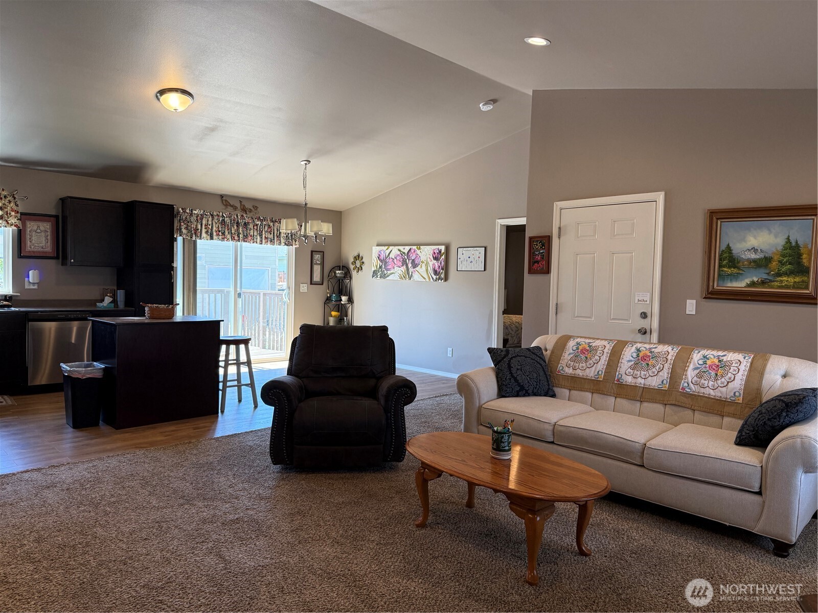 1030 Crest Loop Property Photo 6