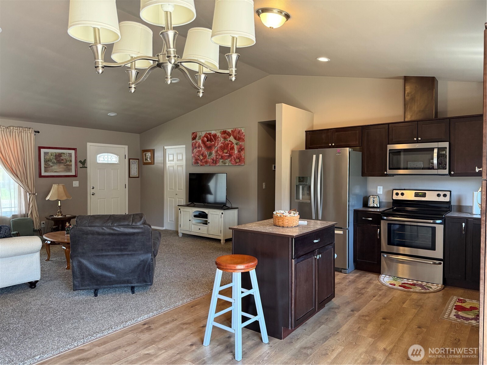 1030 Crest Loop Property Photo 7