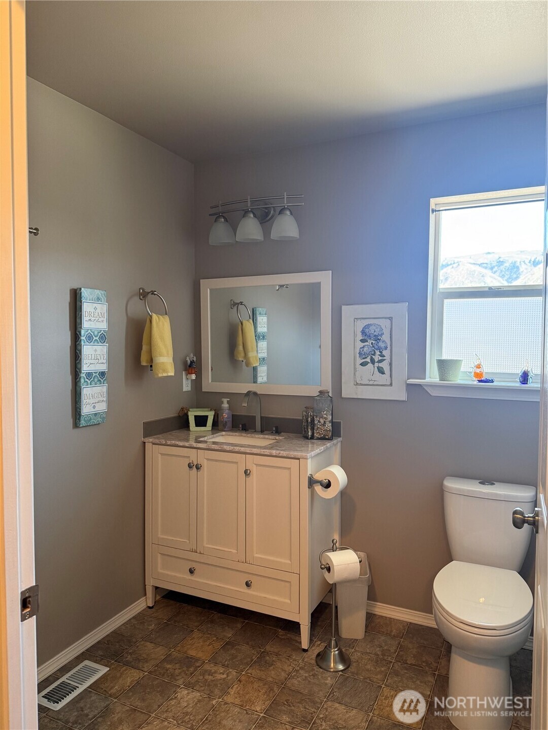 1030 Crest Loop Property Photo 9