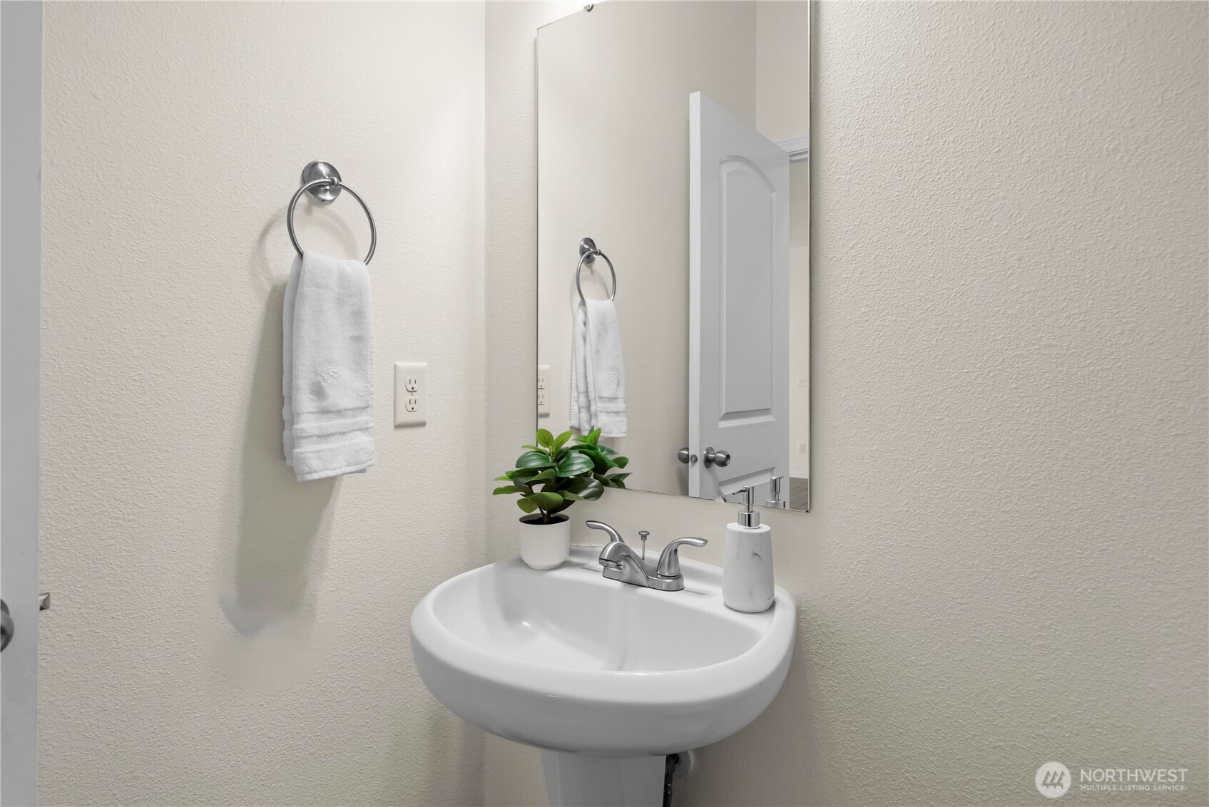1336 E 51 Property Photo 18